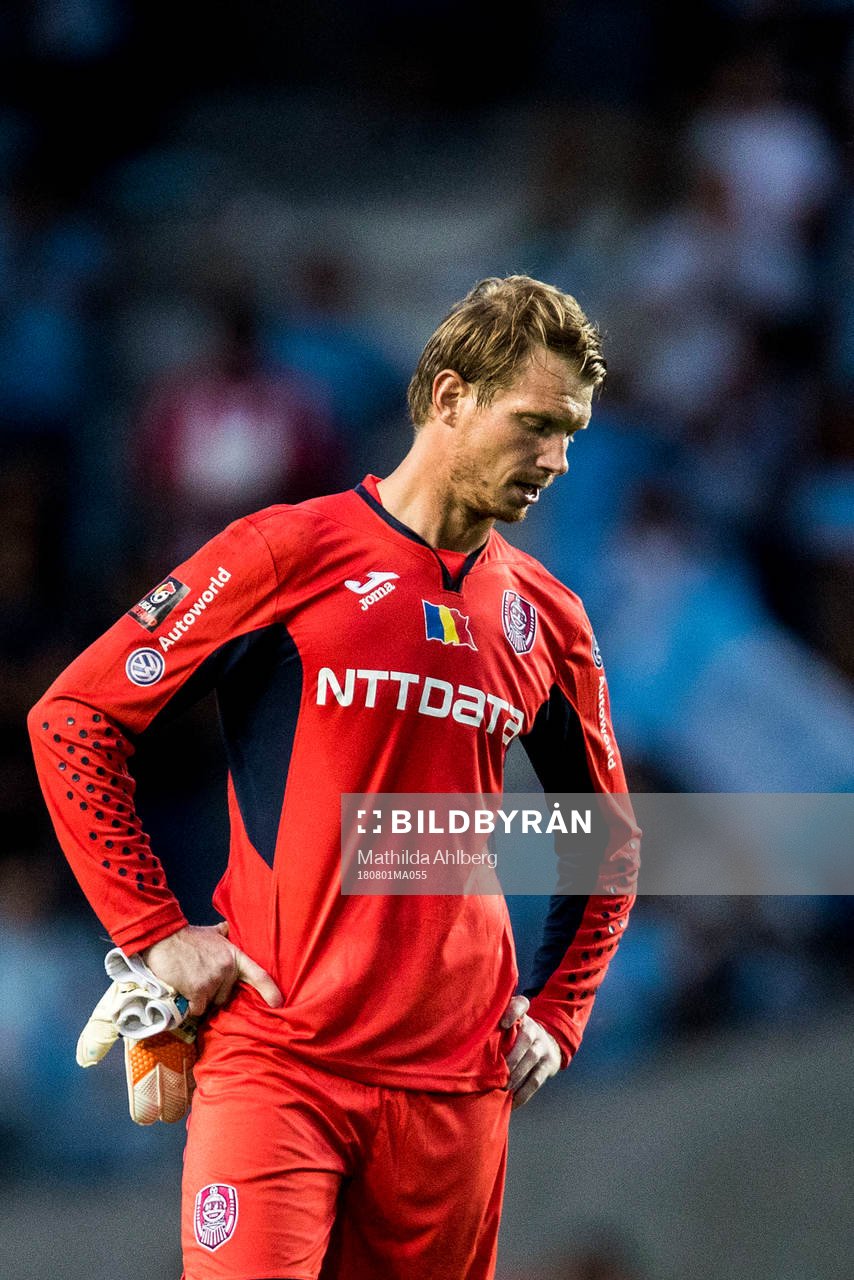 goalkeeper Giedrius Arlauskis of Cluj