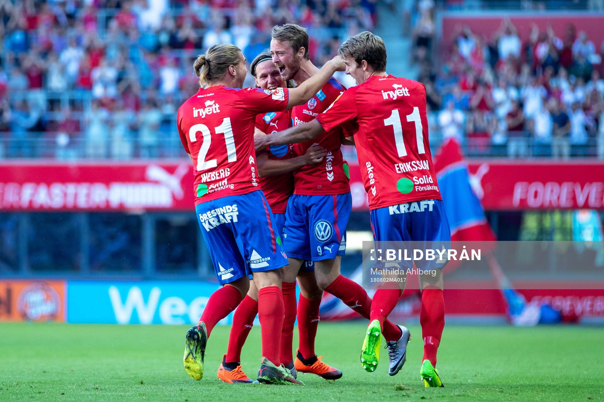 Helsingborgs Rasmus Jönsson jublar med lagkamrater