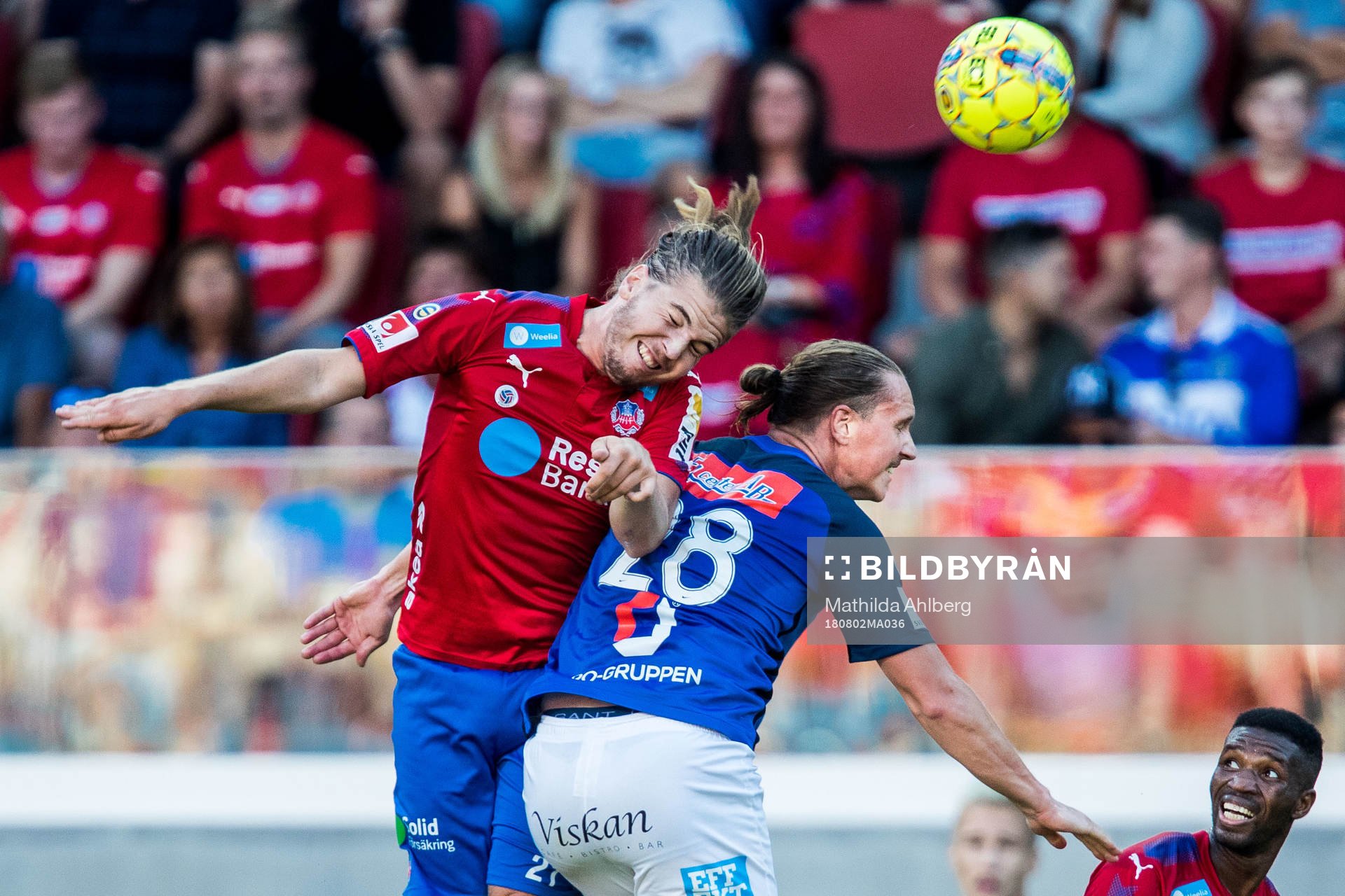 Helsingborgs Charlie Weberg och Norrbys Marcus Översjö i