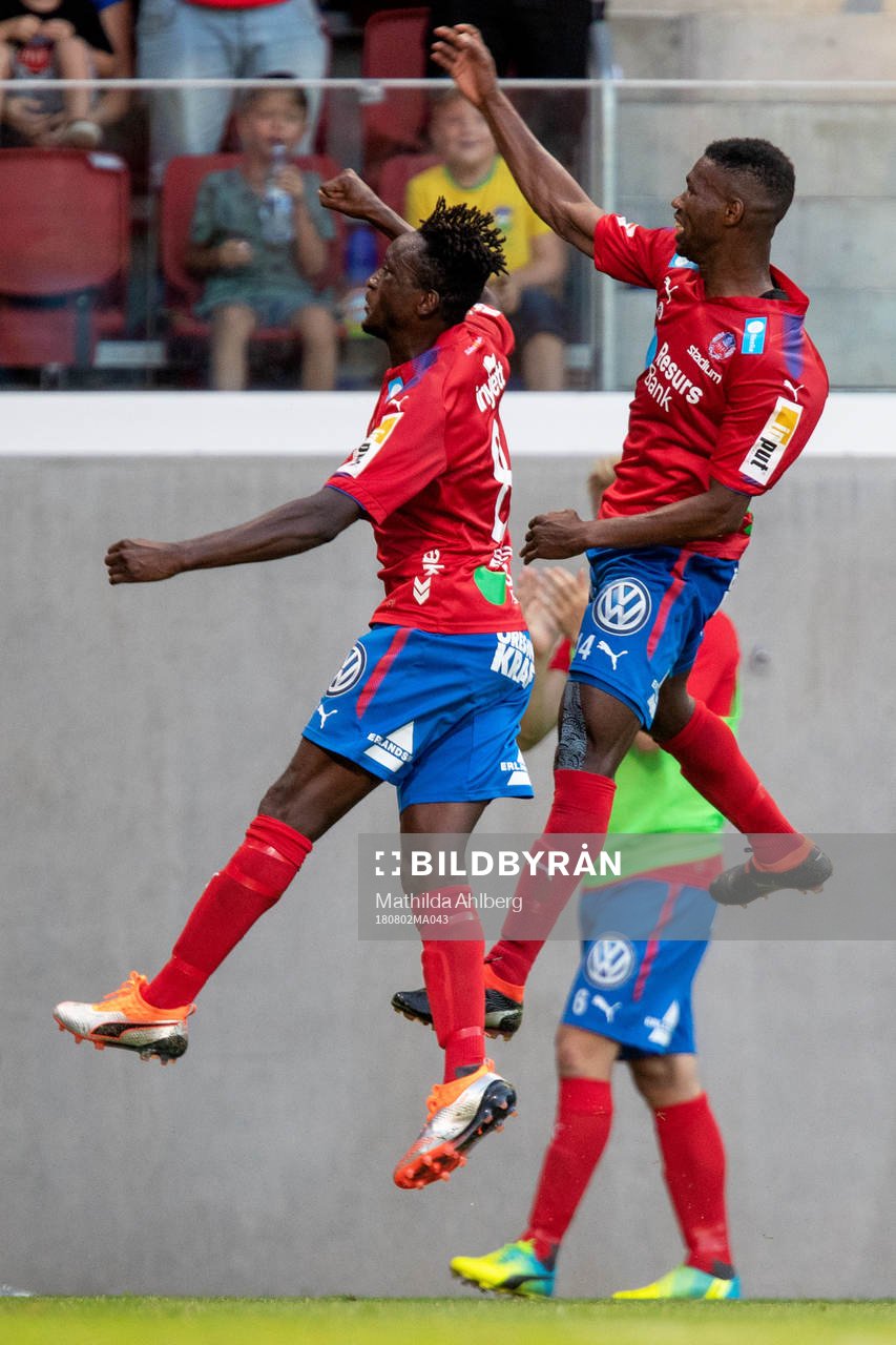 Helsingborgs Mamudu Moro och Mohammed Abubakari jublar