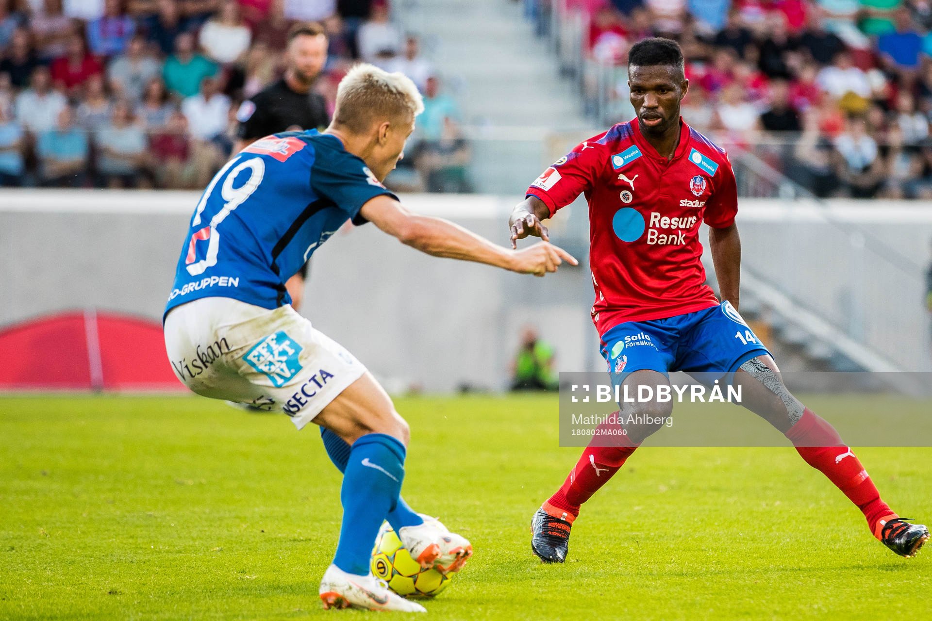 Norrbys Pontus Almqvist och Helsingborgs Mohammed Abubakari
