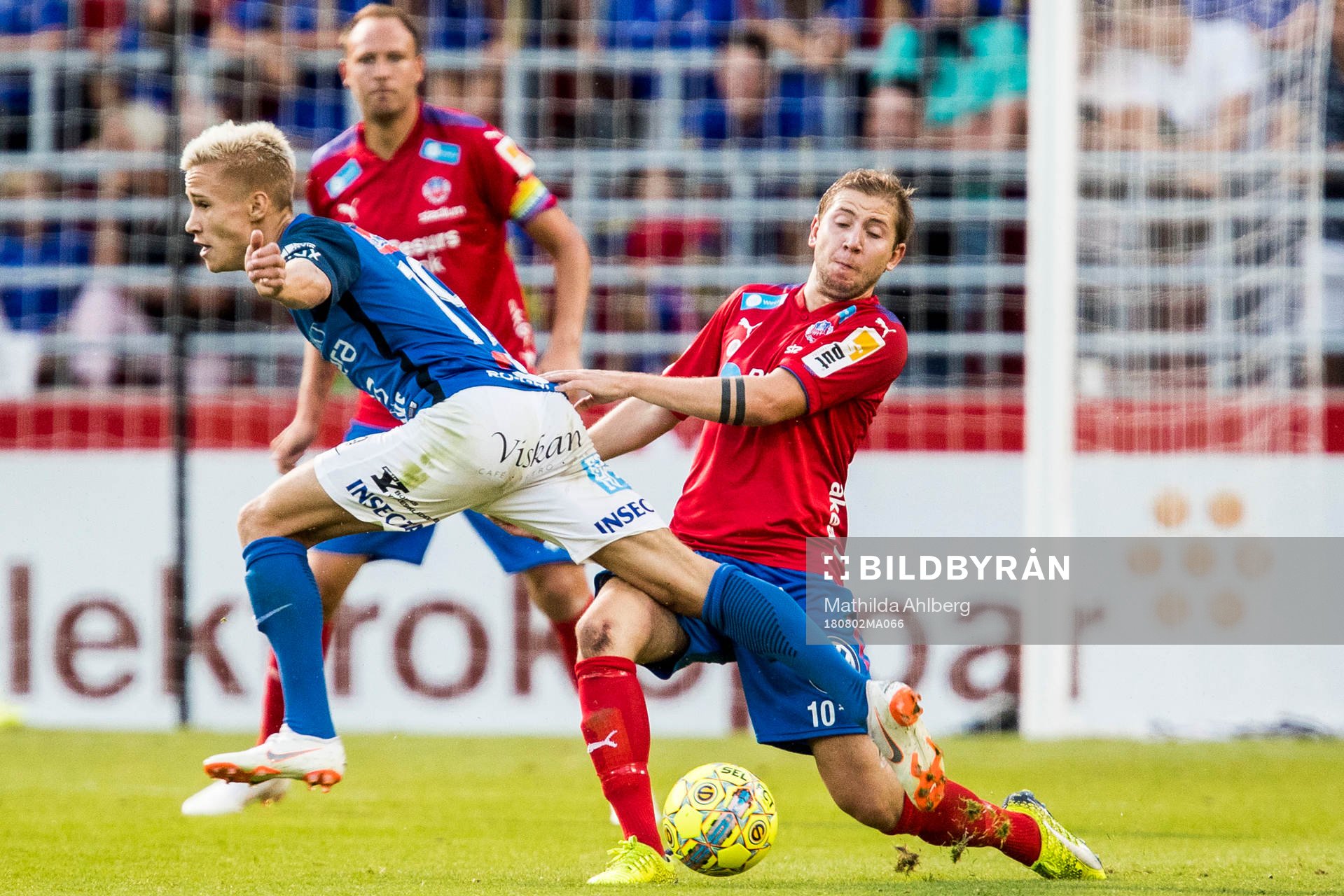 Norrbys Pontus Almqvist och Helsingborgs Darijan Bojanic