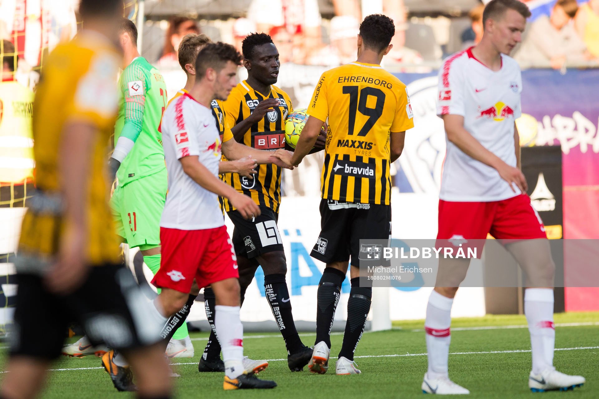 Daleho Irandust of Häcken celebrates scoring 1-1 with
