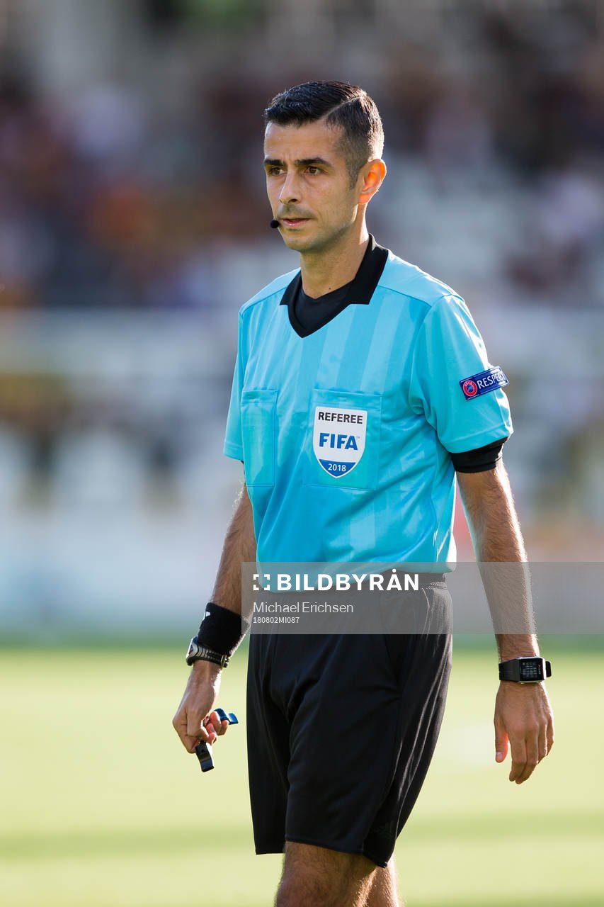 Referee Mete Kalkavan