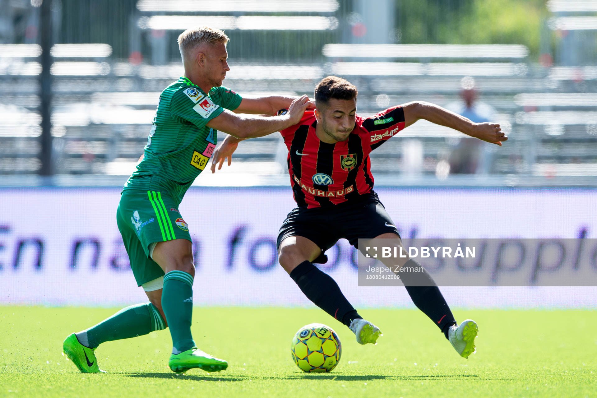 Dalkurds Simon Strand och Brommapojkarnas Moustafa Zeidan