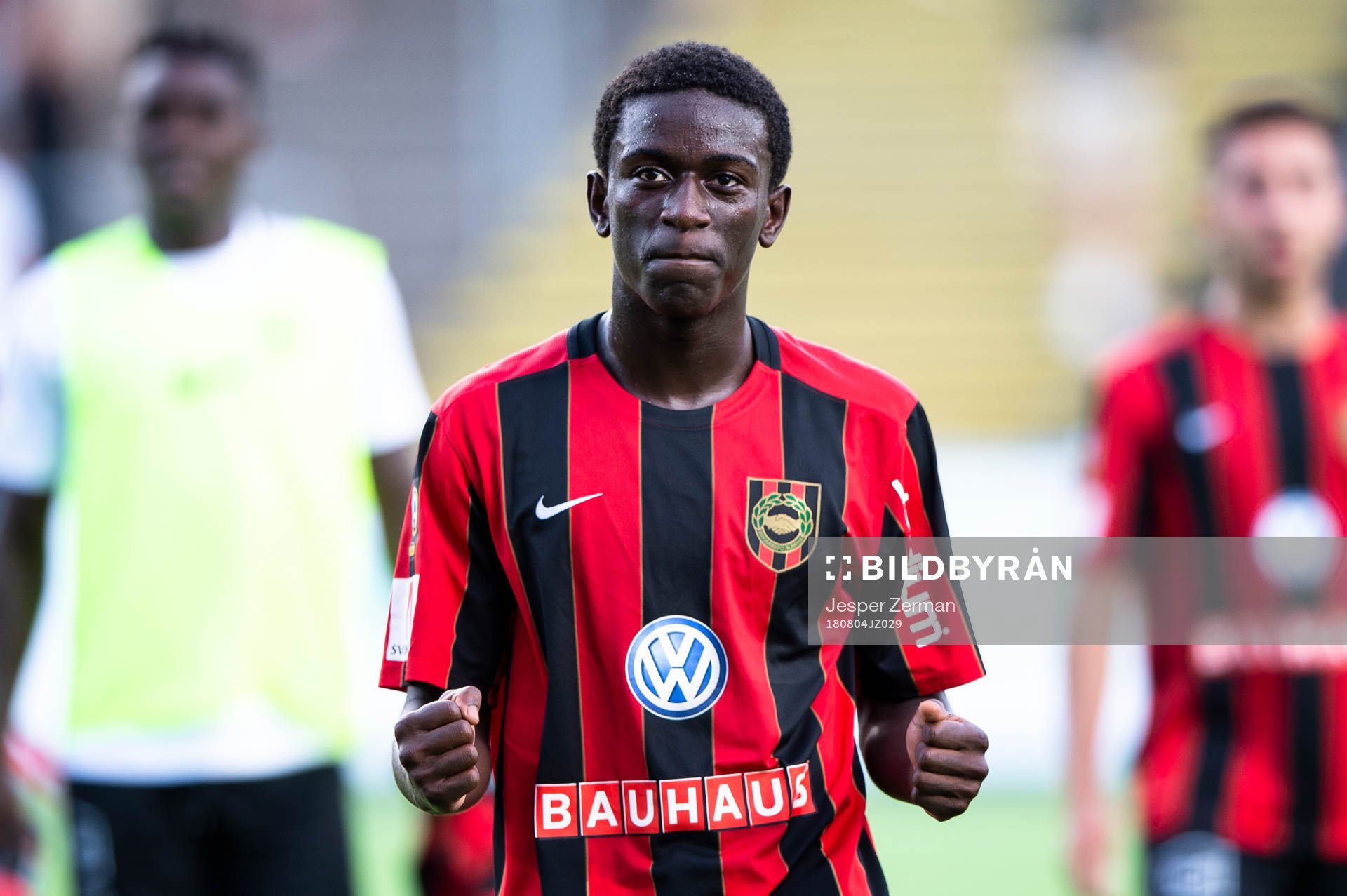 Brommapojkarnas Jack Lahne jublar