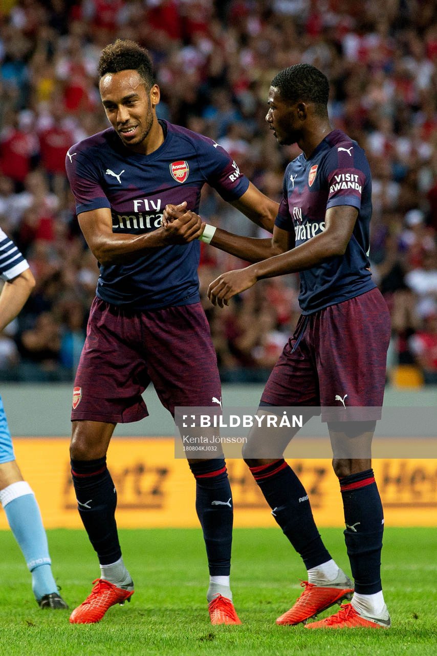 Pierre-Emerick Aubameyang of Arsenal celebrates with his