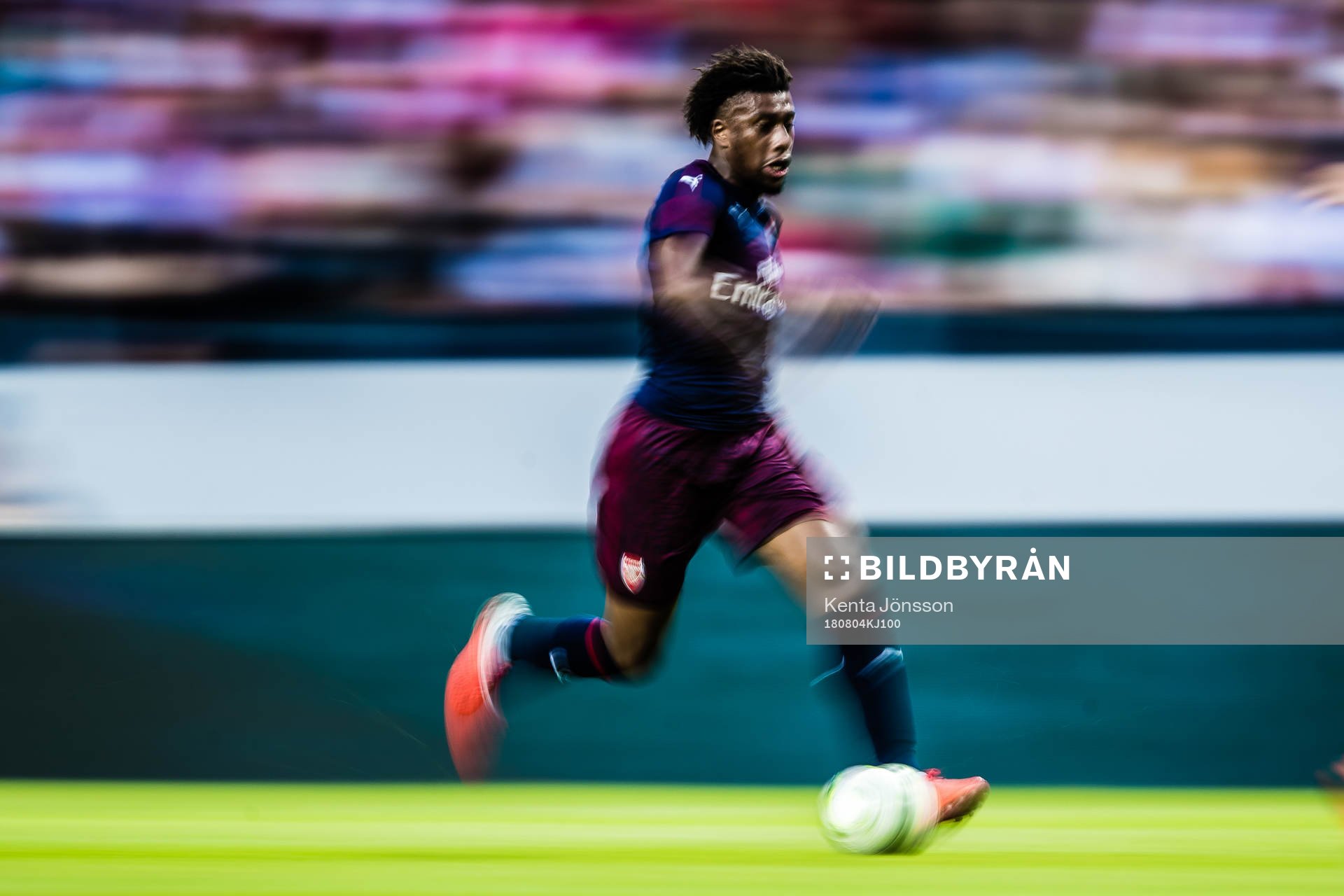 A panning shot of Alex Iwobi of Arsenal