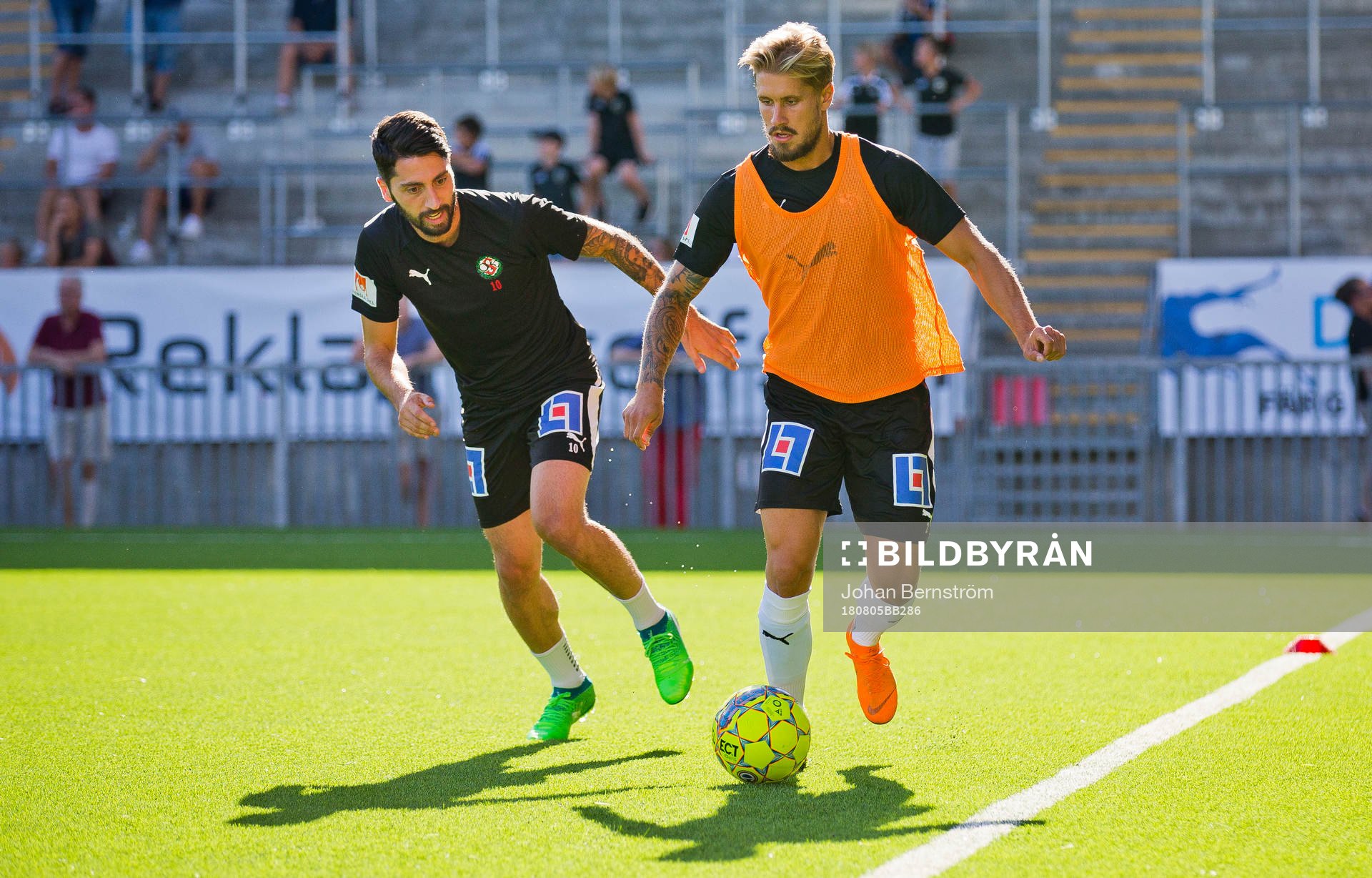 Örebros Nahir Besara och Daniel Björnkvist värmer upp