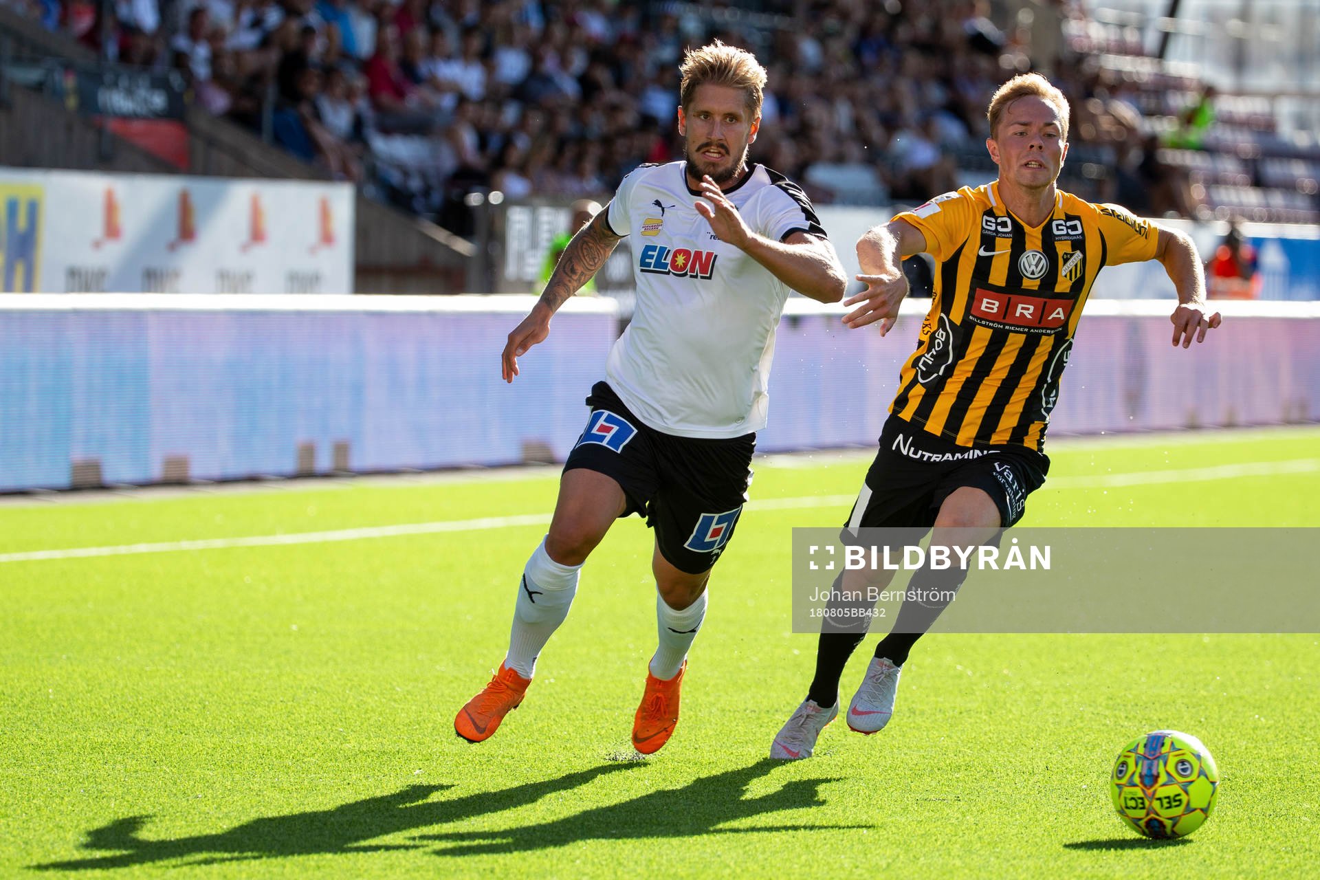 Örebros Daniel Björnkvist och Häckens Adam Andersson
