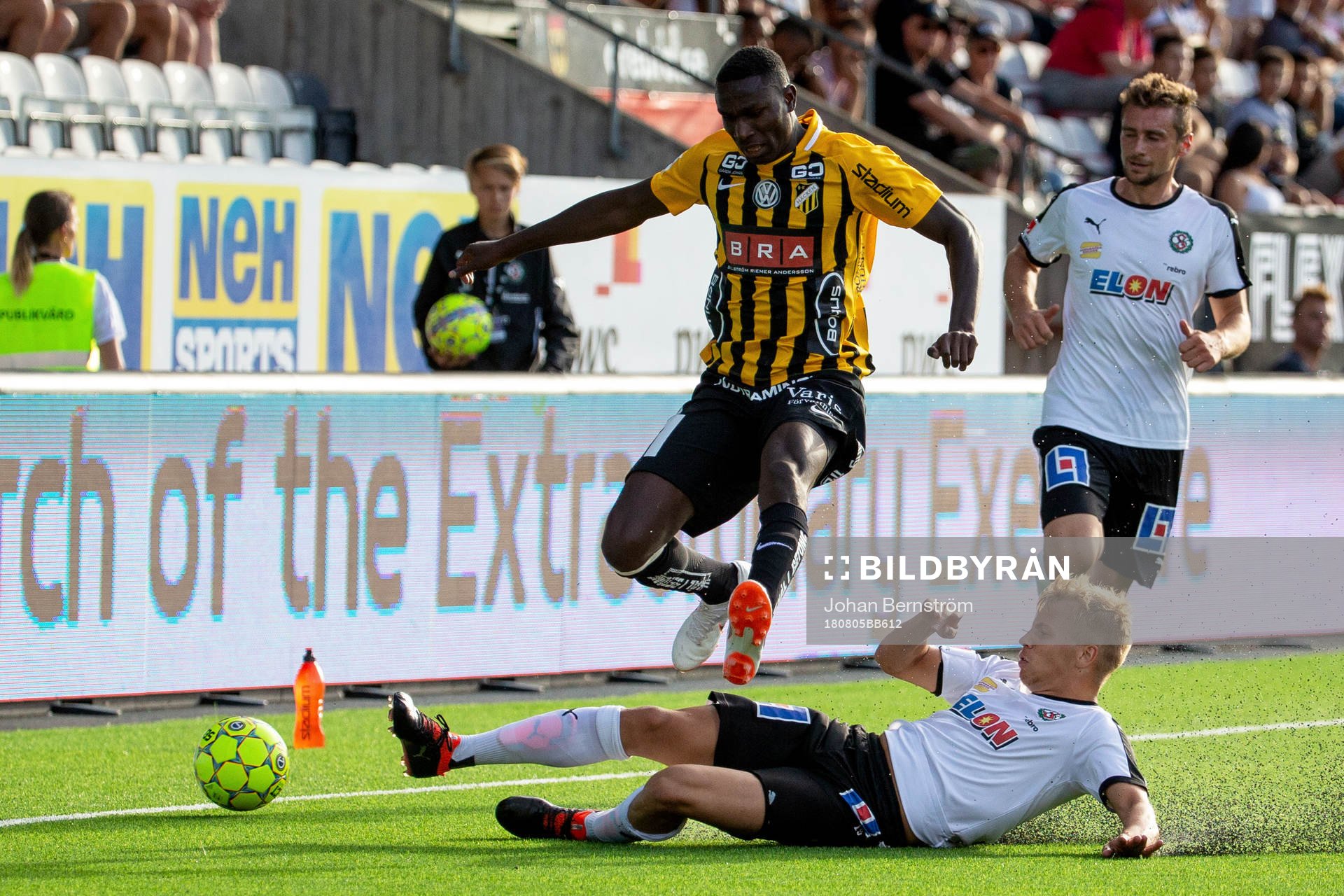 Häckens Elohor Ekpolo och Örebros Sebastian Ring