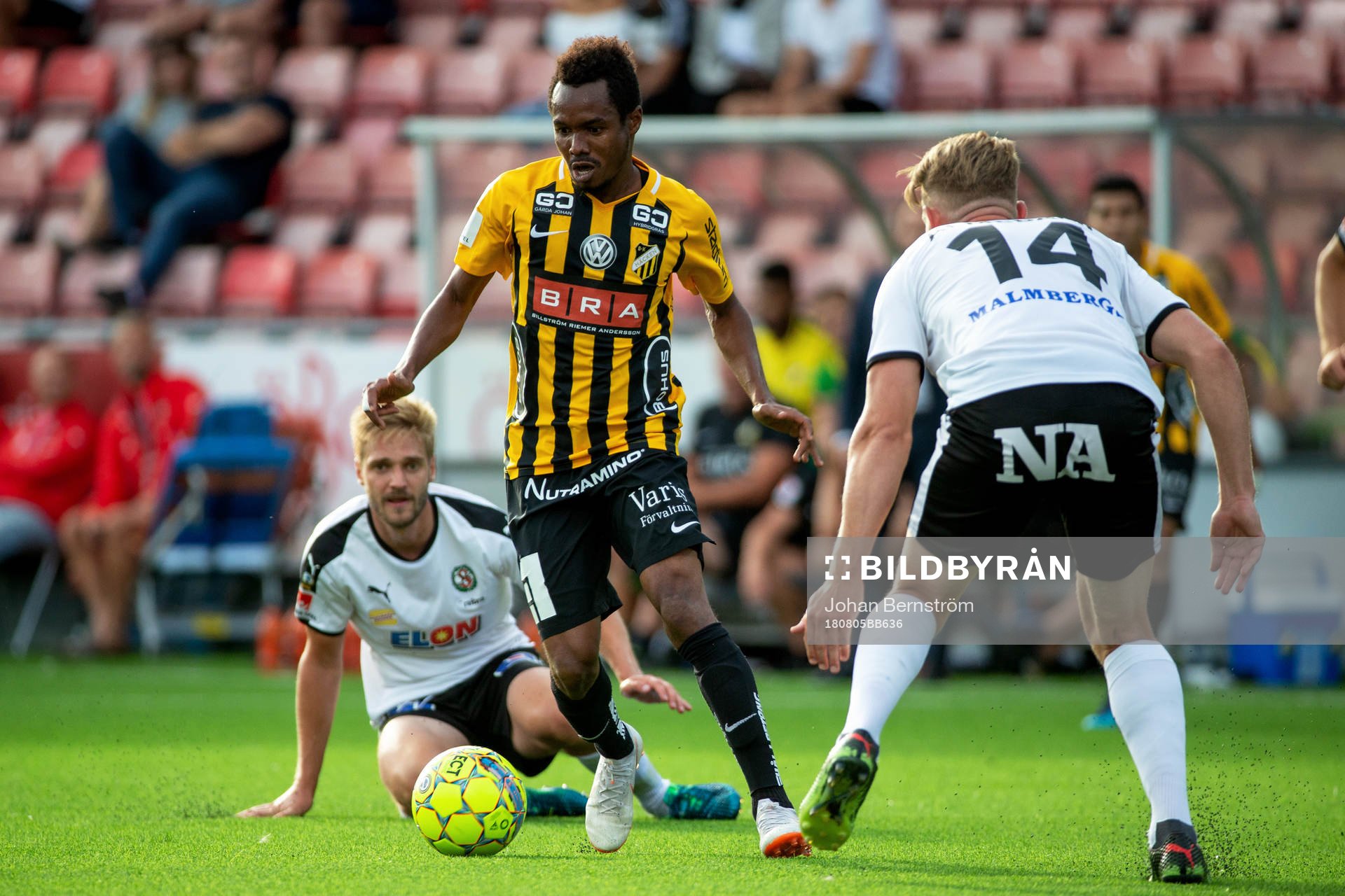 Häckens Nasiru Mohammed och Örebros Martin Lorentzson