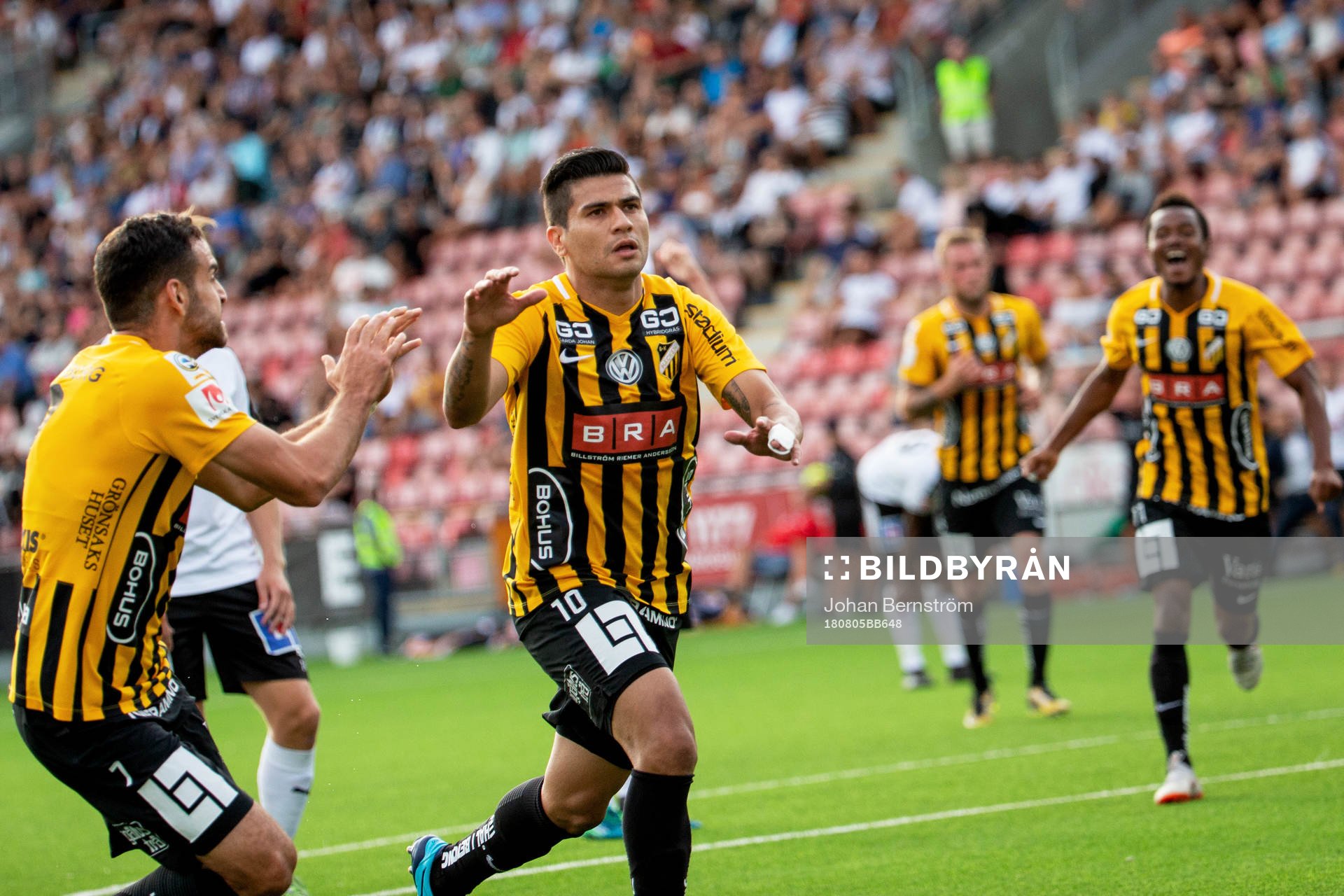 Häckens Paulinho jublar efter 1-2 under fotbollsmatchen i Allsvenskan mellan Örebro och Häcken den 5 augusti 2018 i Örebro.