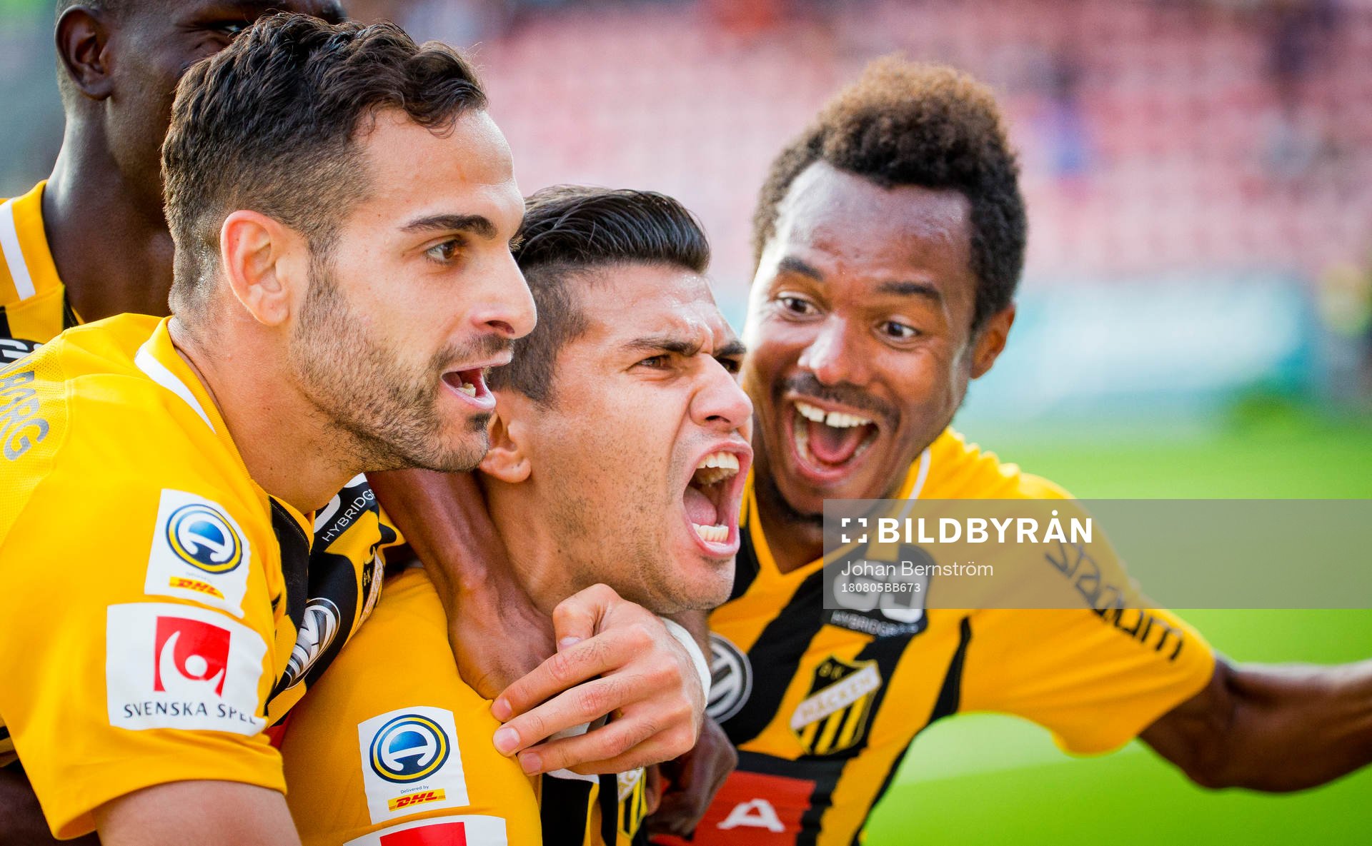 Häckens Paulinho gör 1-2 och jublar med Nasiru Mohammed under fotbollsmatchen i Allsvenskan mellan Örebro och Häcken den 5 augusti 2018 i Örebro.