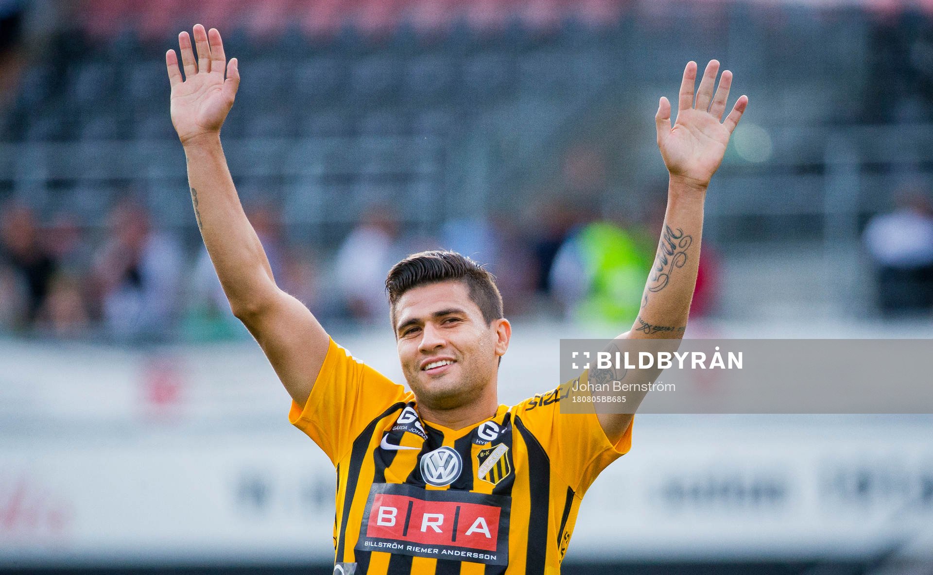 Häckens Paulinho jublar och tackar fansen