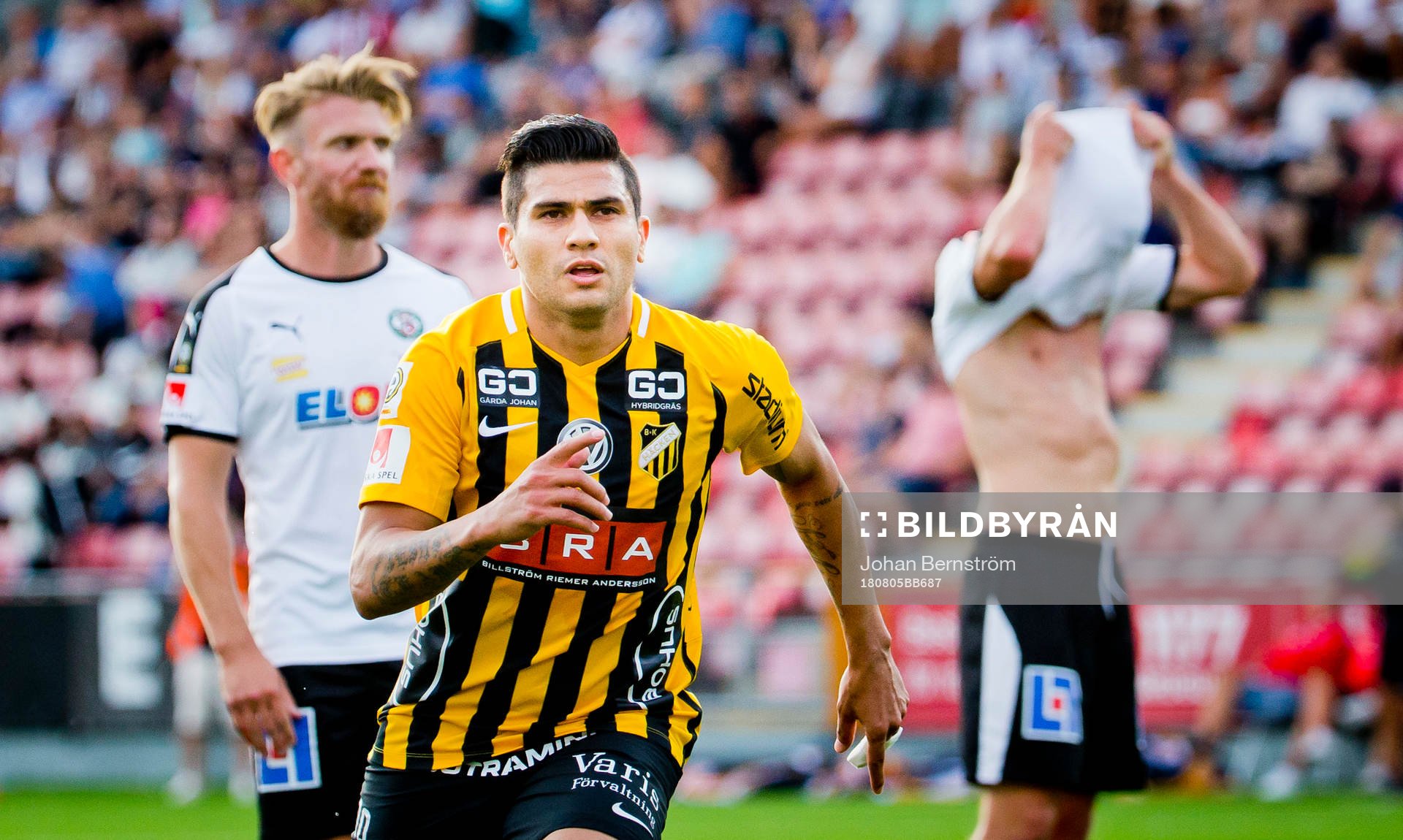 Örebros Michael Almebäck deppar och Häckens Paulinho