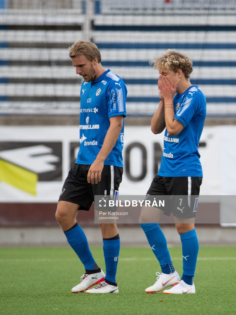 Halmstads Johan Oremo och Hoskuldur Gunnlaugsson deppar