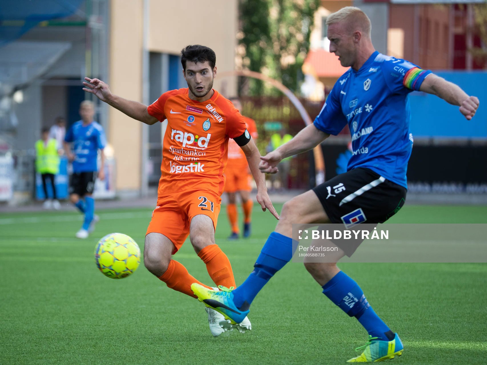 AFC Eskilstunas Anel Rashkaj och Halmstads Peter Larsson