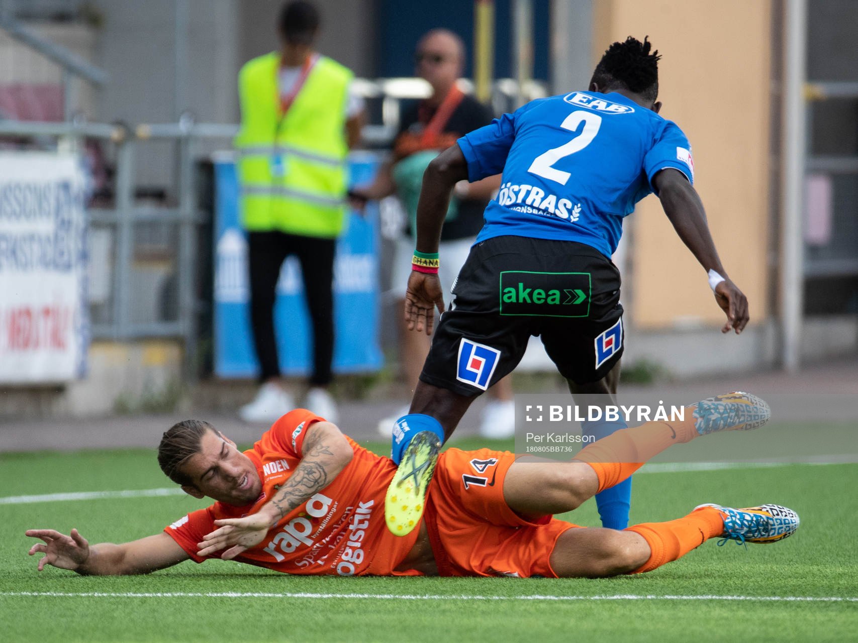 +AFC Eskilstunas Christian Miljevic och Halmstads Thomas