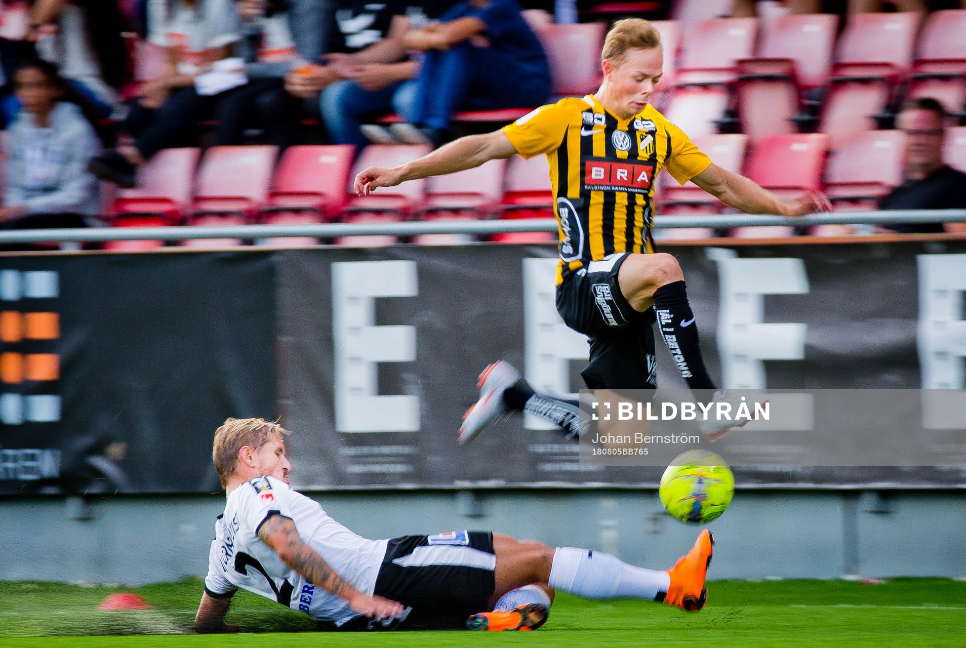 Panorering på Örebros Daniel Björnkvist och Häckens