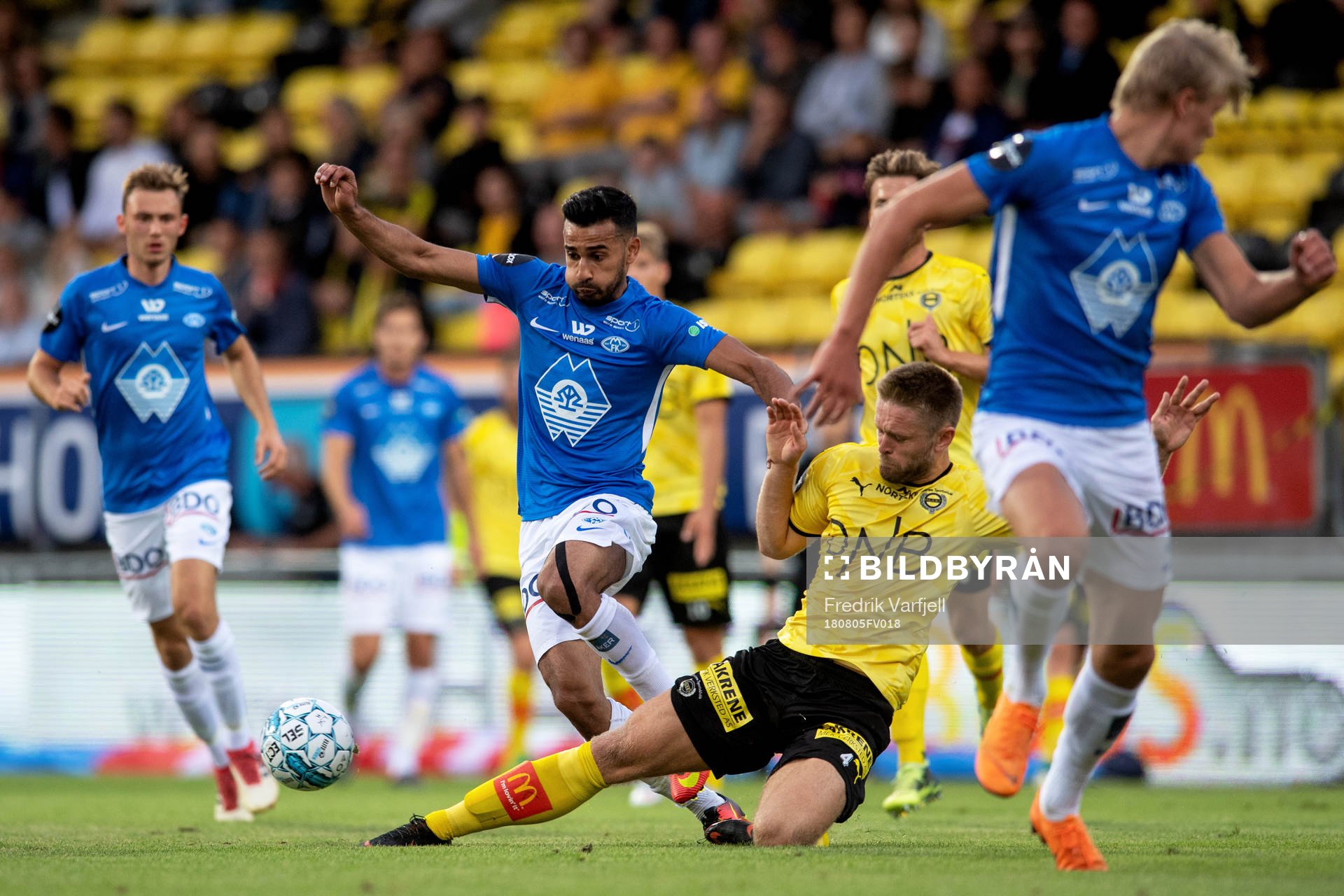 Etzaz Hussain of Molde and Marius Amundsen of Lillestrøm