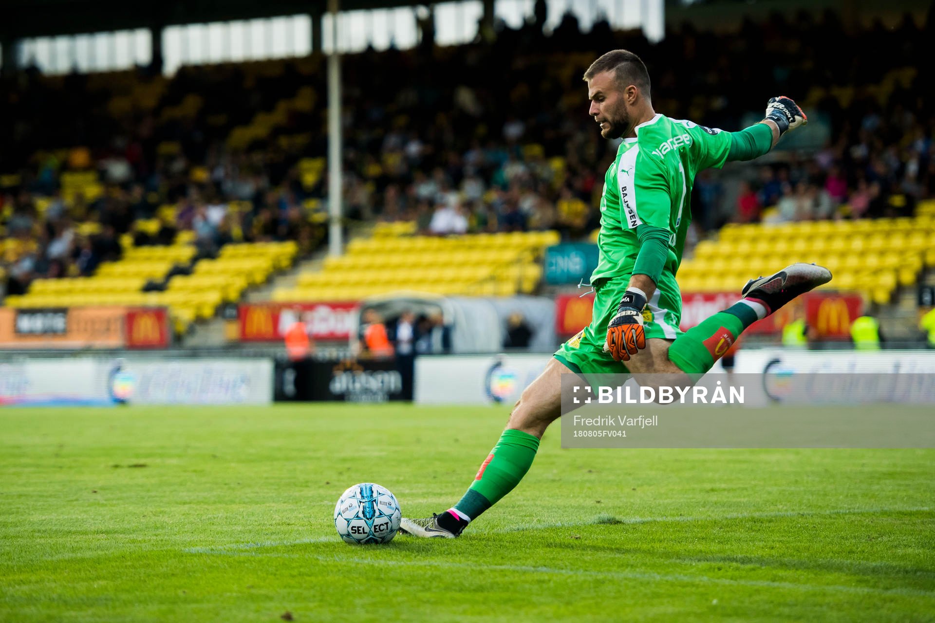 Goalkeeper Marko Maric of Lillestrøm