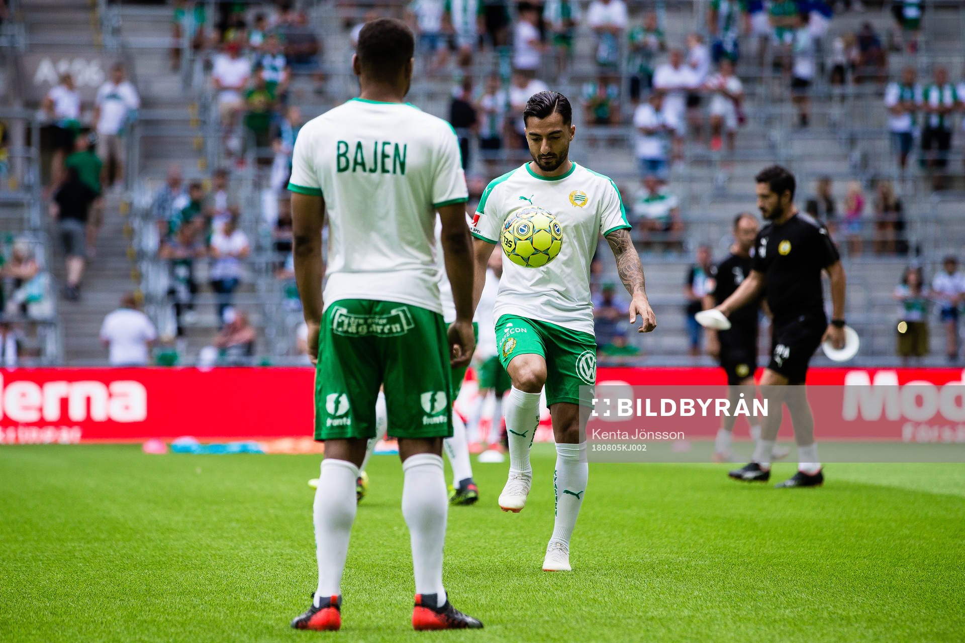 Hammarbys Jiloan Hamad med Serge-Junior Martinsson Ngouali