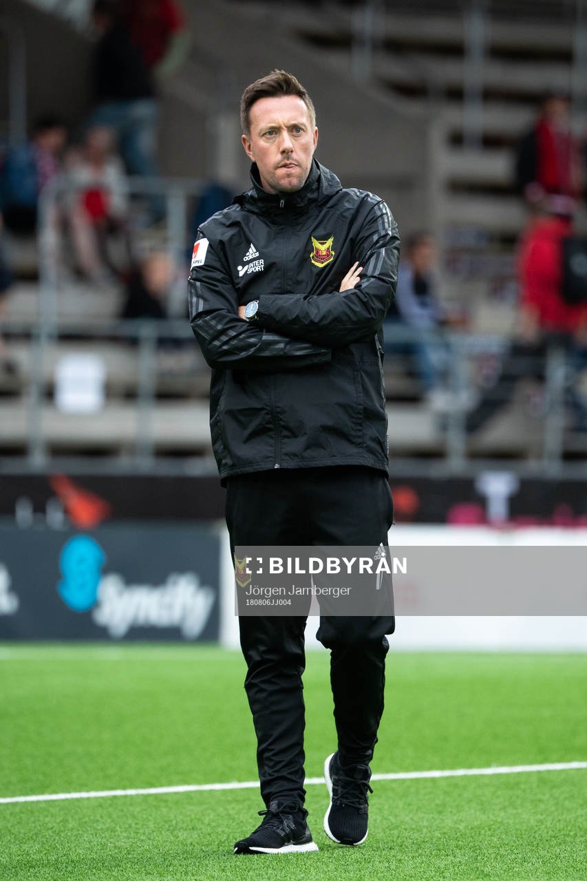 Östersunds tränare Ian Burchnall före fotbollsmatchen i