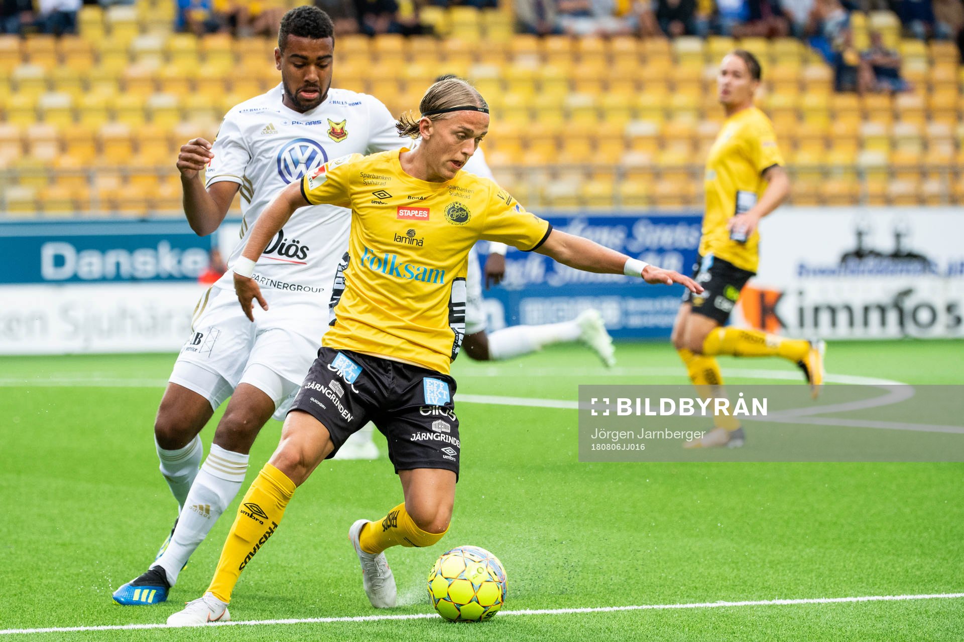 Elfsborgs Jesper Karlsson och Östersunds Noah Sonko