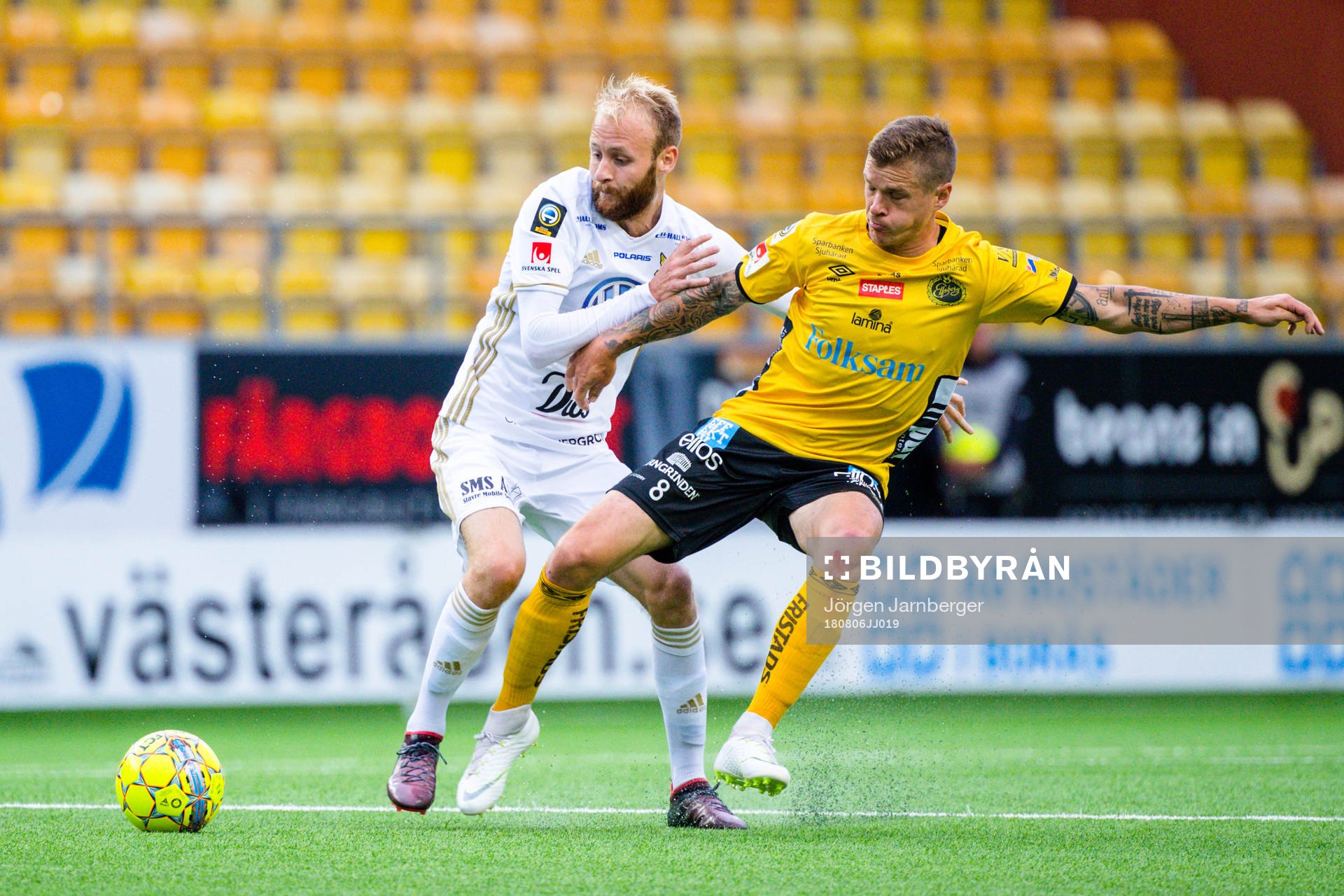 Östersunds Curtis Edwards och Elfsborgs Samuel Holmén