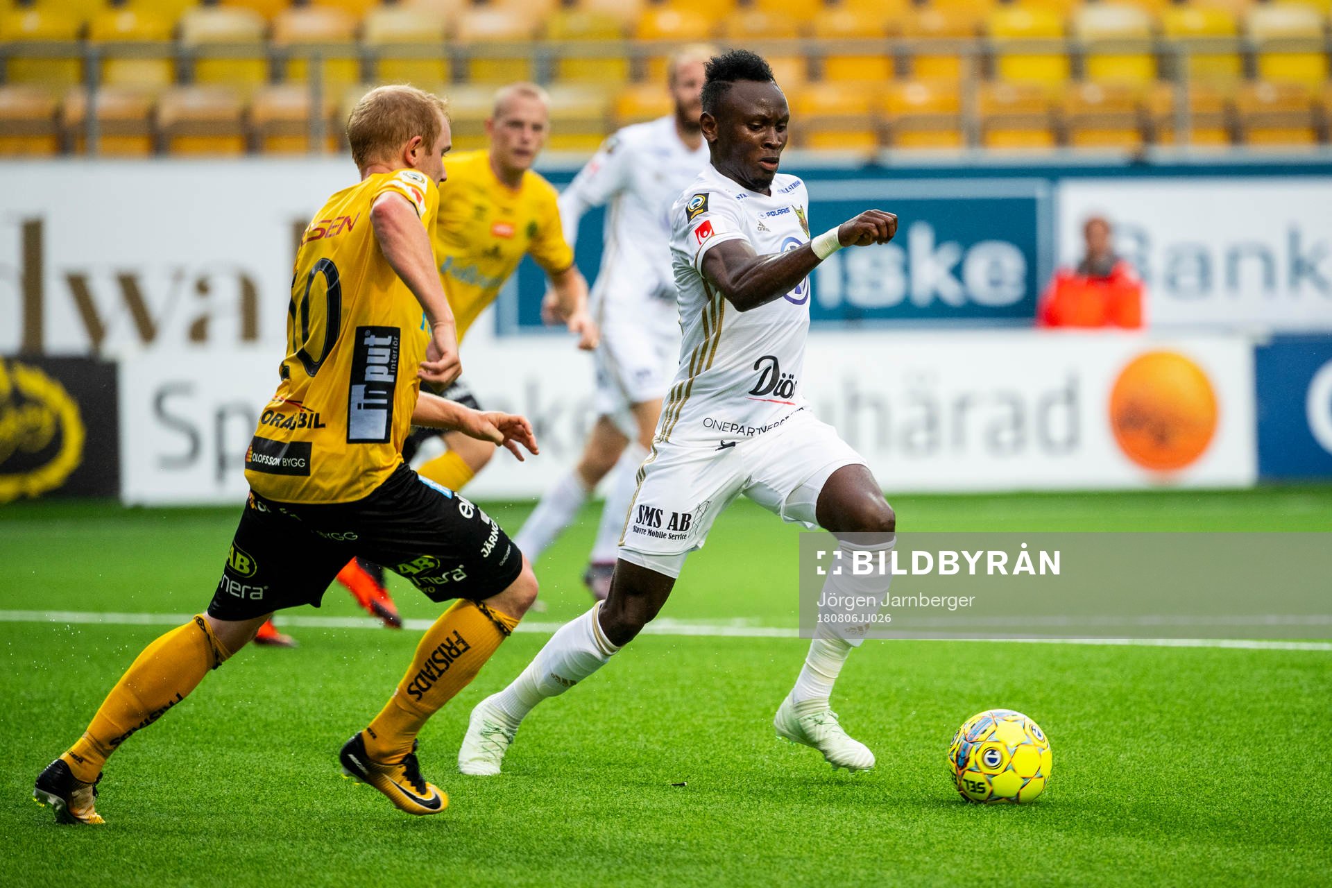 Östersunds  Samuel Laryea Mensah  och Elfsborgs Simon