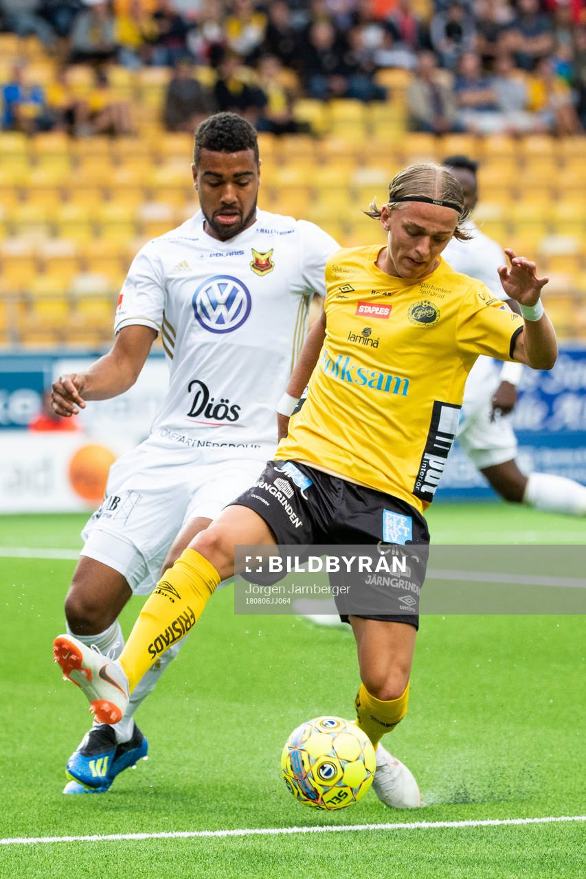 Elfsborgs Jesper Karlsson och Östersunds Noah Sonko
