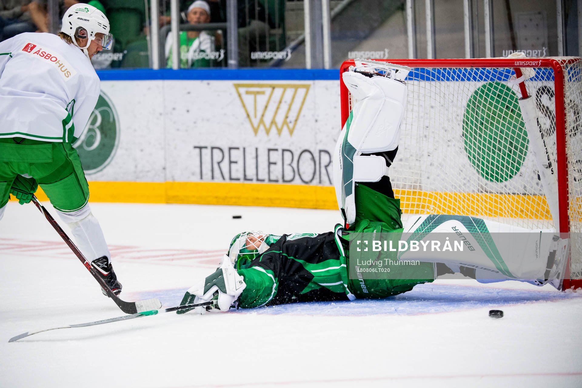 Målvakt Ville Kolppanen räddar