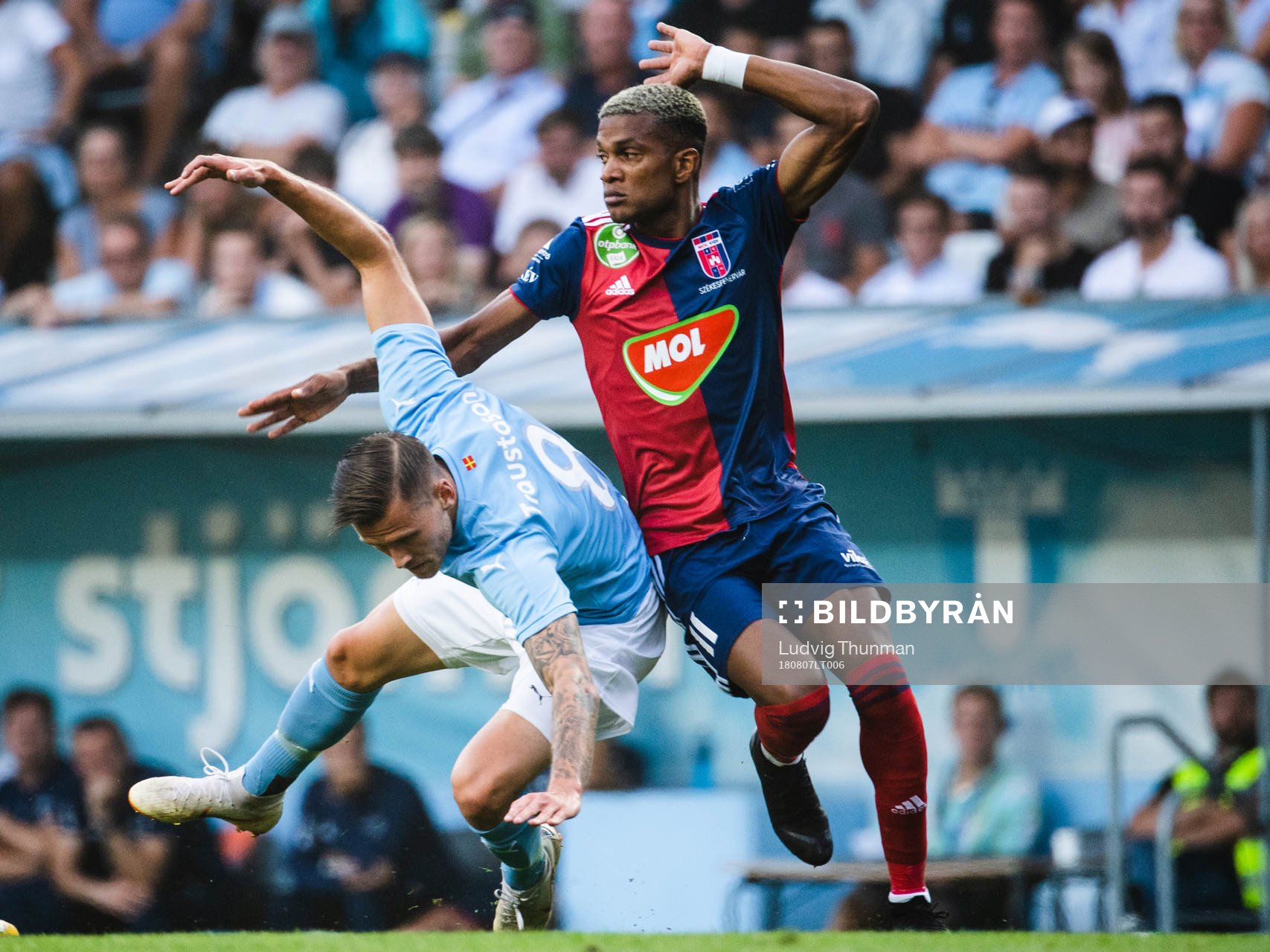 Arnór Ingvi Traustason of Malmö FF Loïc Nego of Vidi