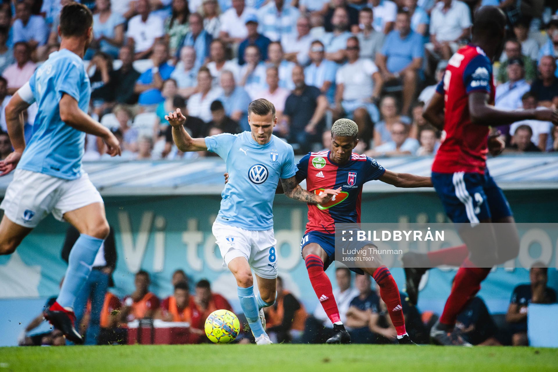 Arnór Ingvi Traustason of Malmö FF Loïc Nego of Vidi