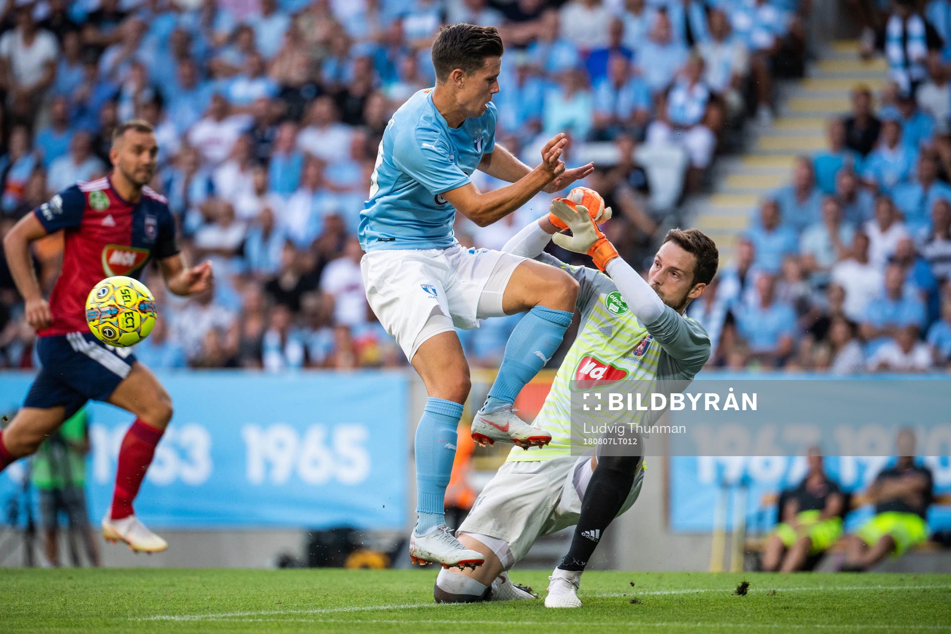 Marcus Antonsson of Malmö FF challenges Stefan Šćepović