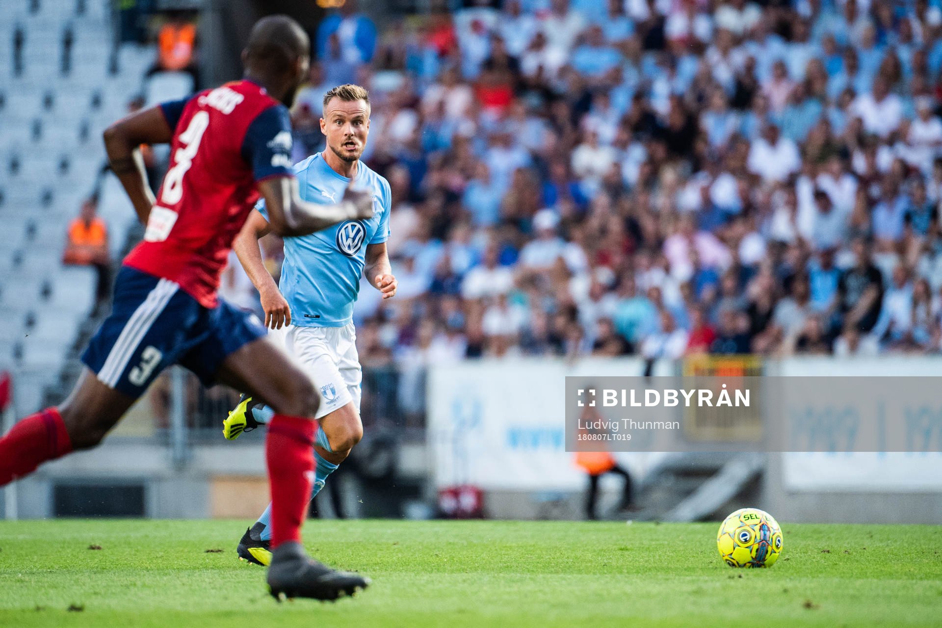 Paulo Vinícius of Vidi and Eric Larsson of Malmö FF