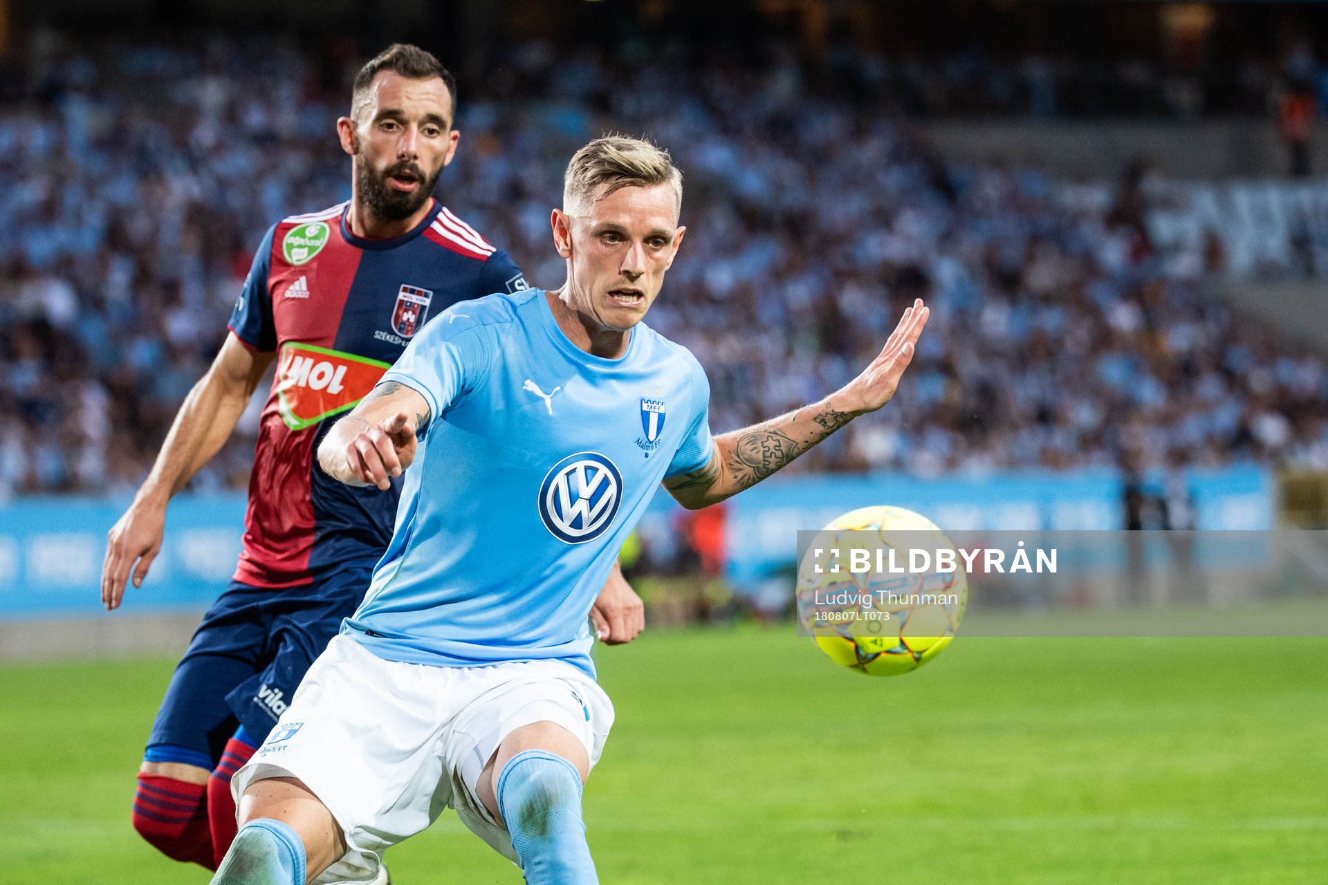 Attila Fiola of Vidi and Sören Rieks of Malmö FF competes