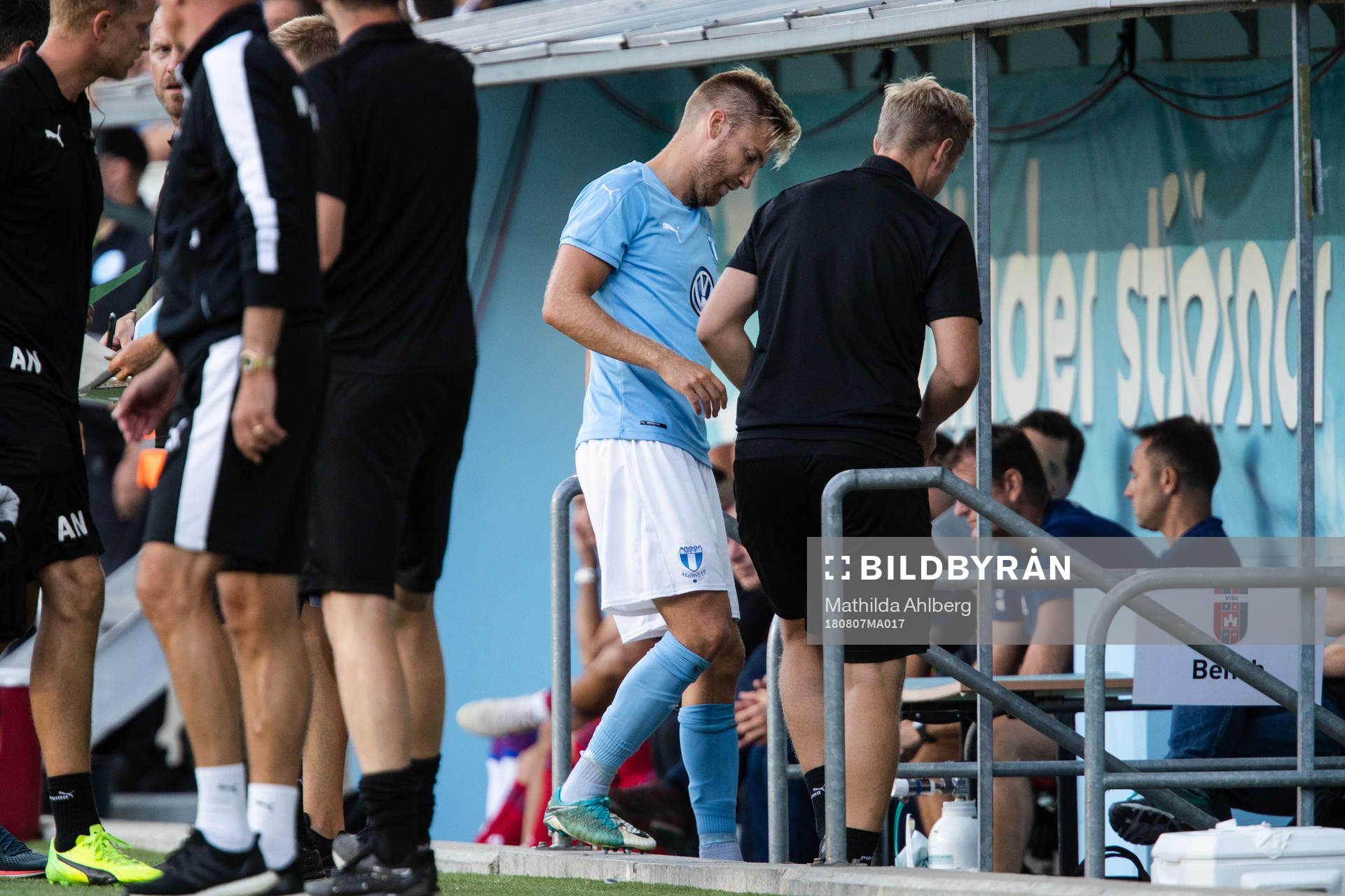 Rasmus Bengtsson of Malmö FF leaves the pitch due to injury