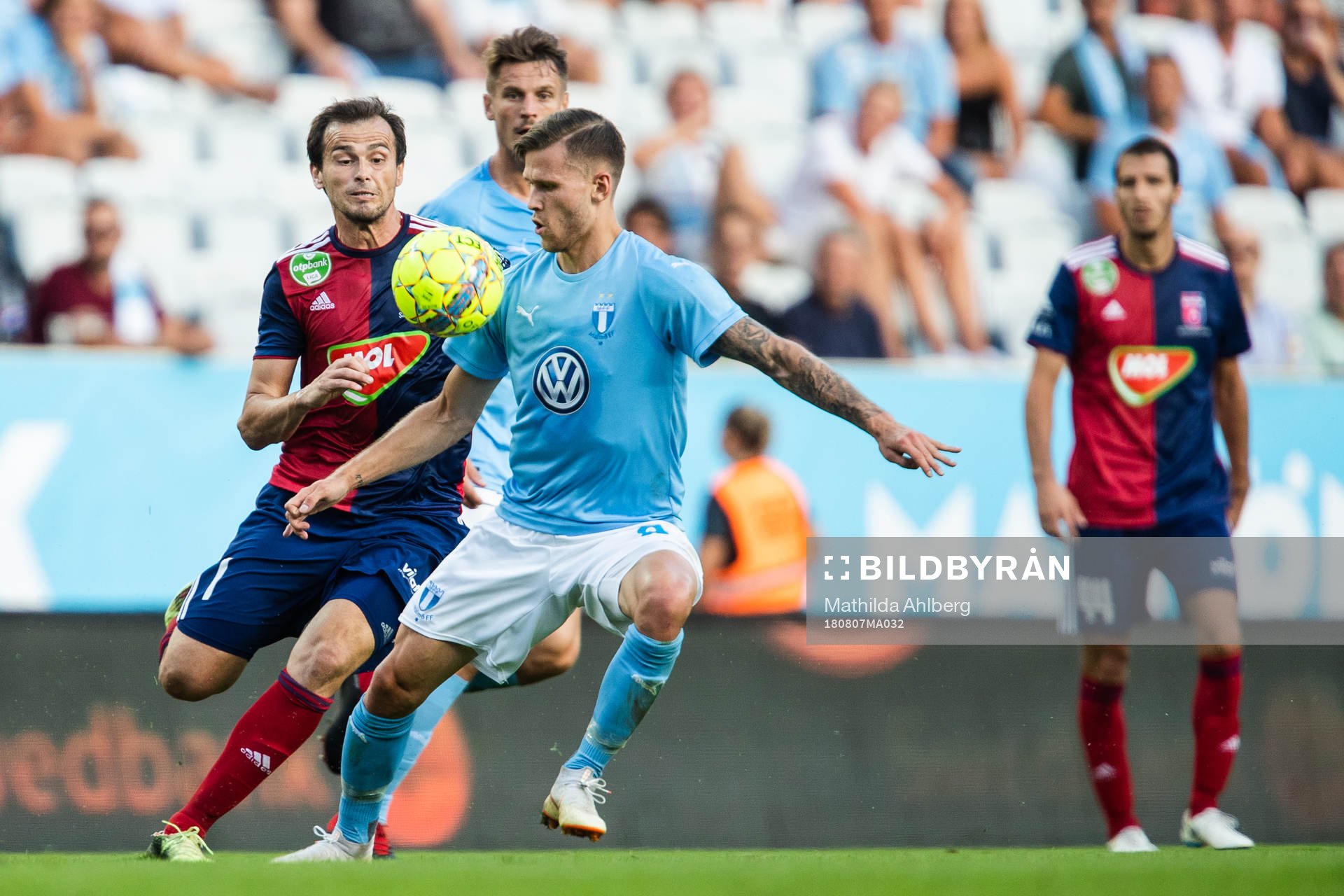 Arnór Ingvi Traustason of Malmö FF and Danko Lazović of