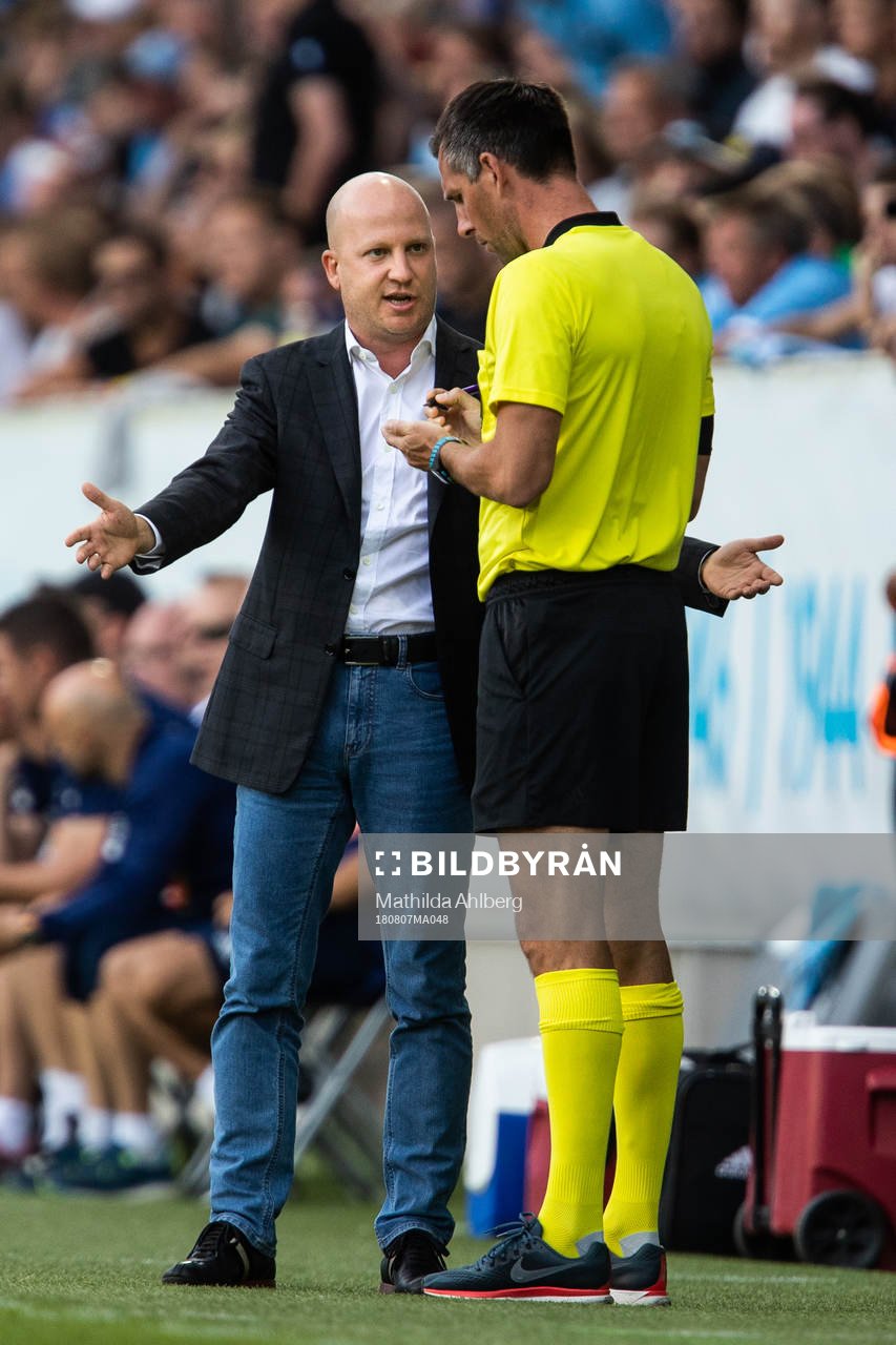 head coach Marko Nikolić reacts against the fourth referee during the UEFA Champions League qualifying match between Malmö FF and Vidi on August 7, 2018 in Malmö.