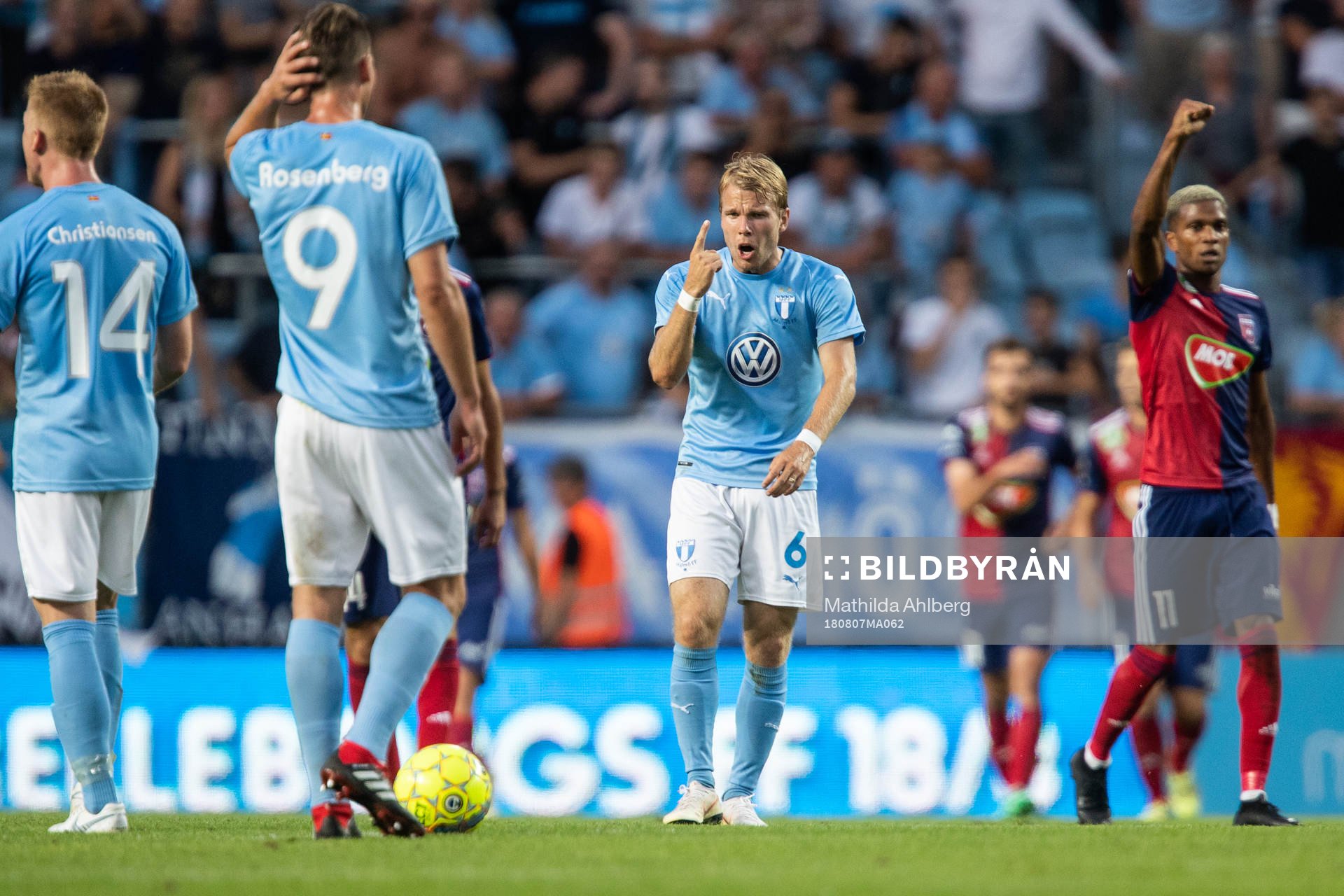 Oscar Lewicki of Malmö FF looks dejected