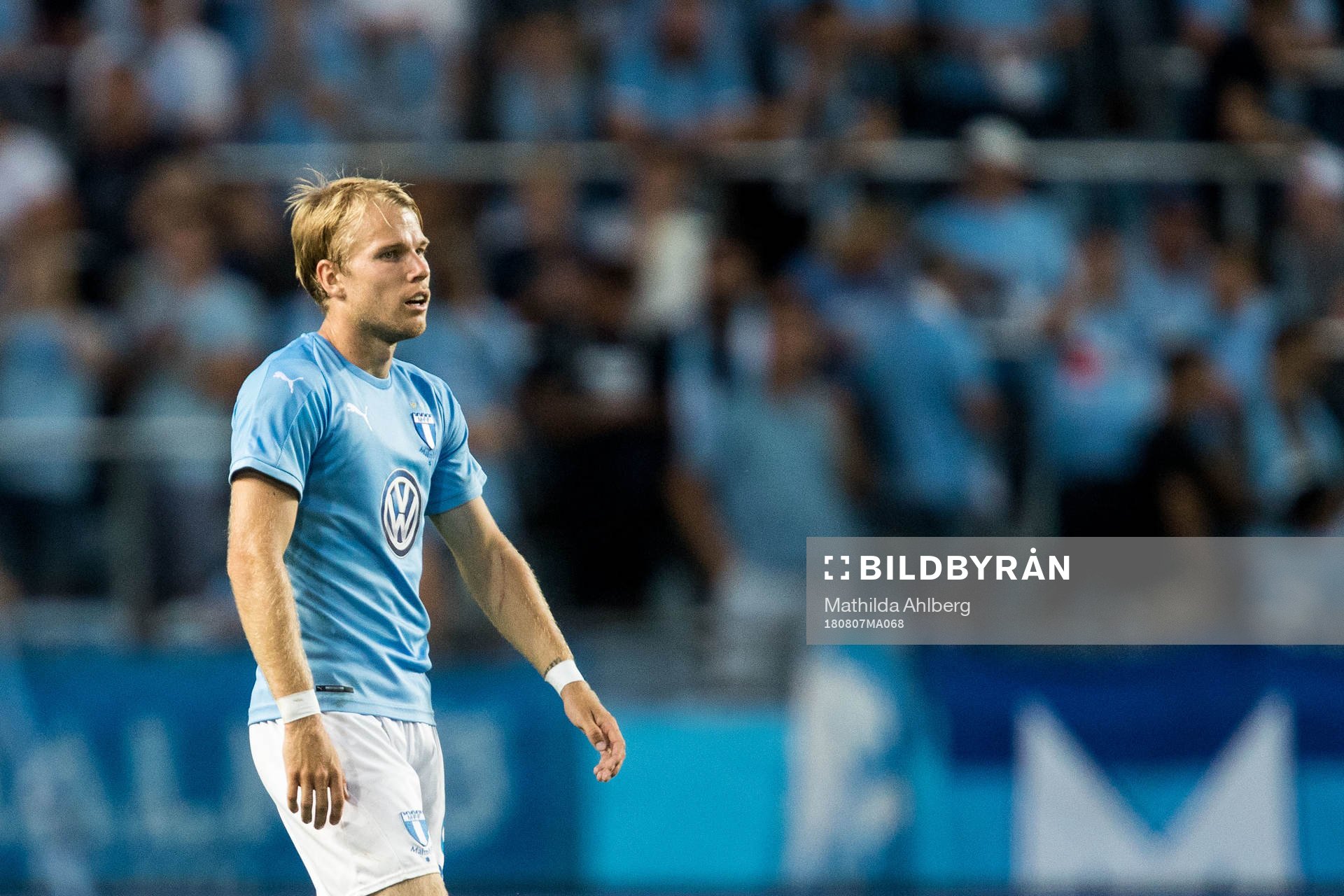 Oscar Lewicki of Malmö FF looks dejected