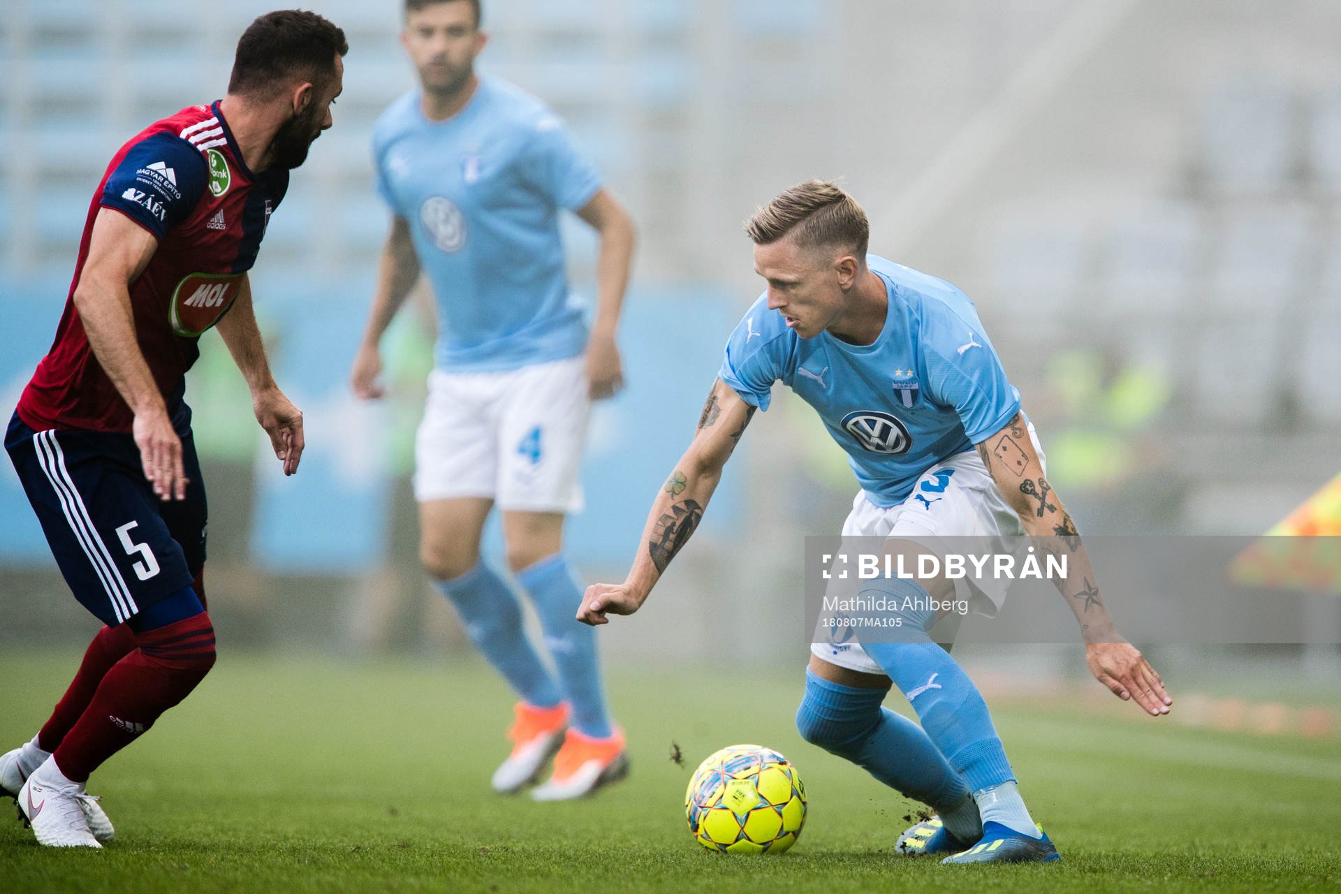 Attila Fiola of Vidi and Sören Rieks of Malmö FF