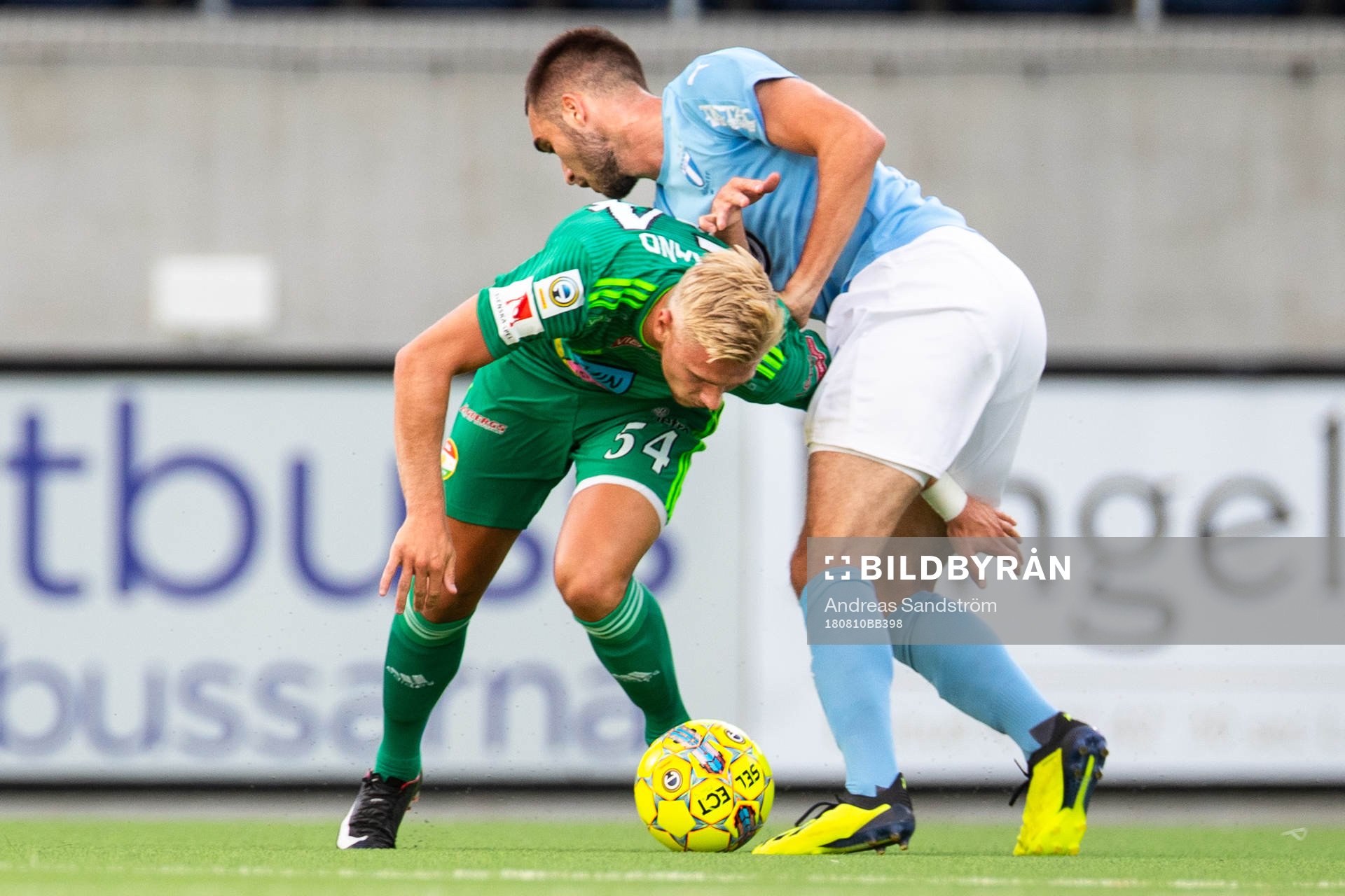 Dalkurds Simon Strand och Malmö FFs Egzon Binaku
