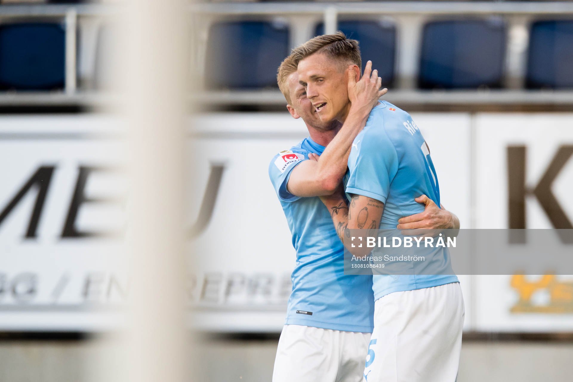 Malmö FFs Sören Rieks gör 0-1 och gratuleras av Anders Christiansen (v) under fotbollsmatchen i Allsvenskan mellan Dalkurd och Malmö FF den 10 augusti 2018 i Gävle.