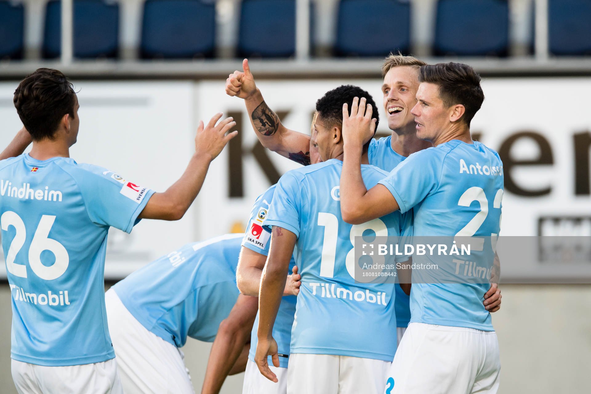Malmö FFs Sören Rieks gör 0-1 och gratuleras av lagkamrater under fotbollsmatchen i Allsvenskan mellan Dalkurd och Malmö FF den 10 augusti 2018 i Gävle.