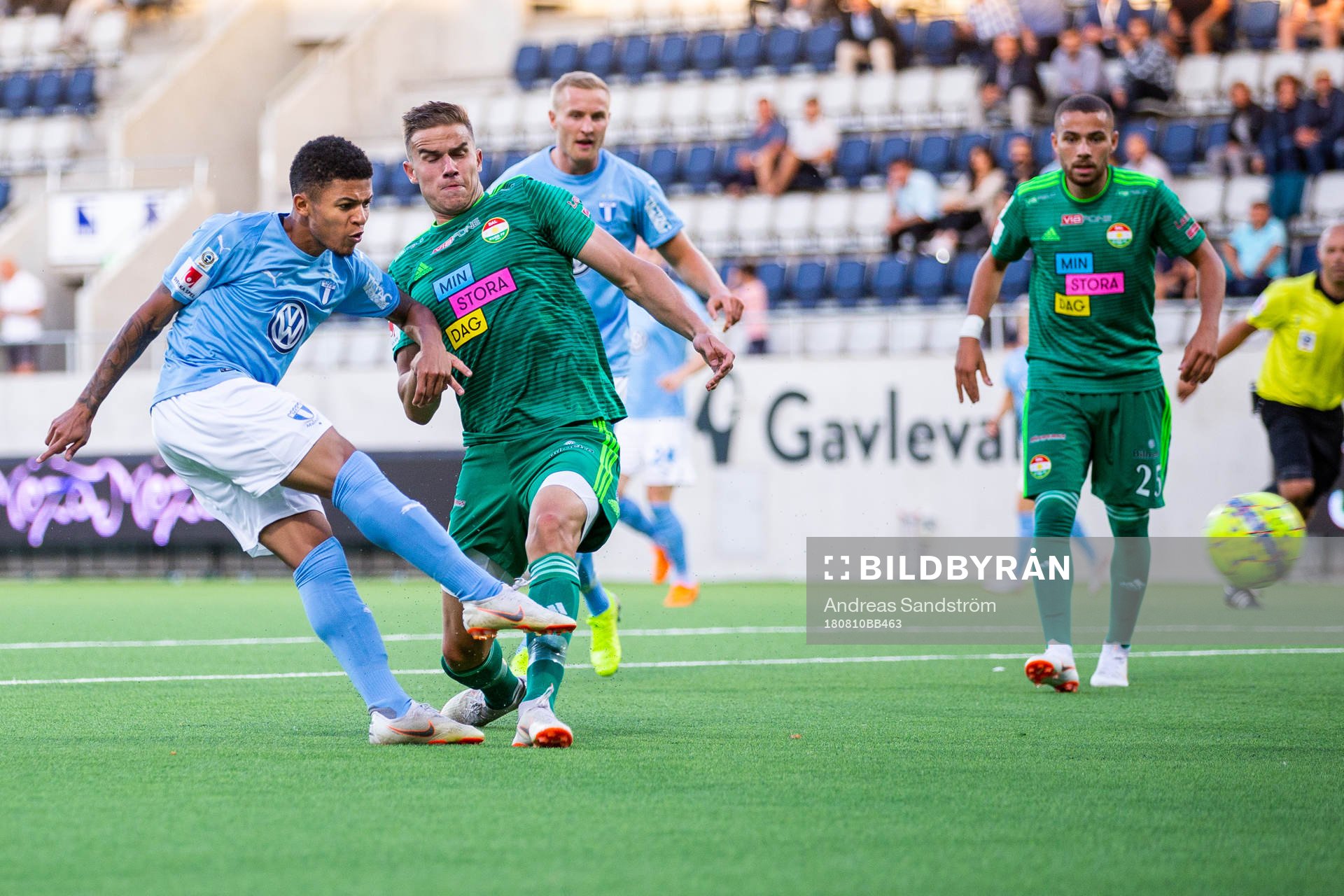 Malmö FFs Romain Gall skjuter
