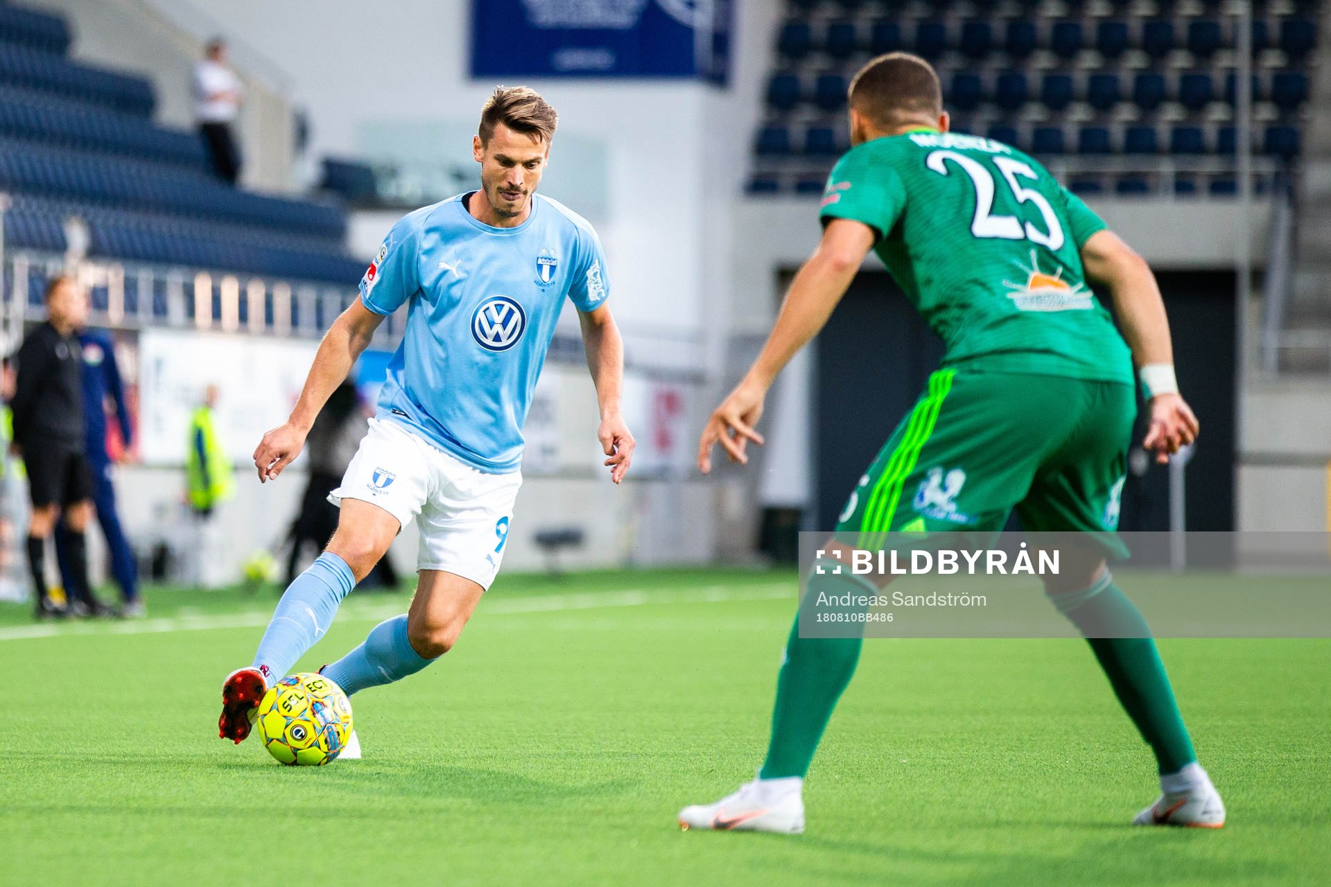 Malmö FFs Markus Rosenberg och Dalkurds Malkolm Moenza
