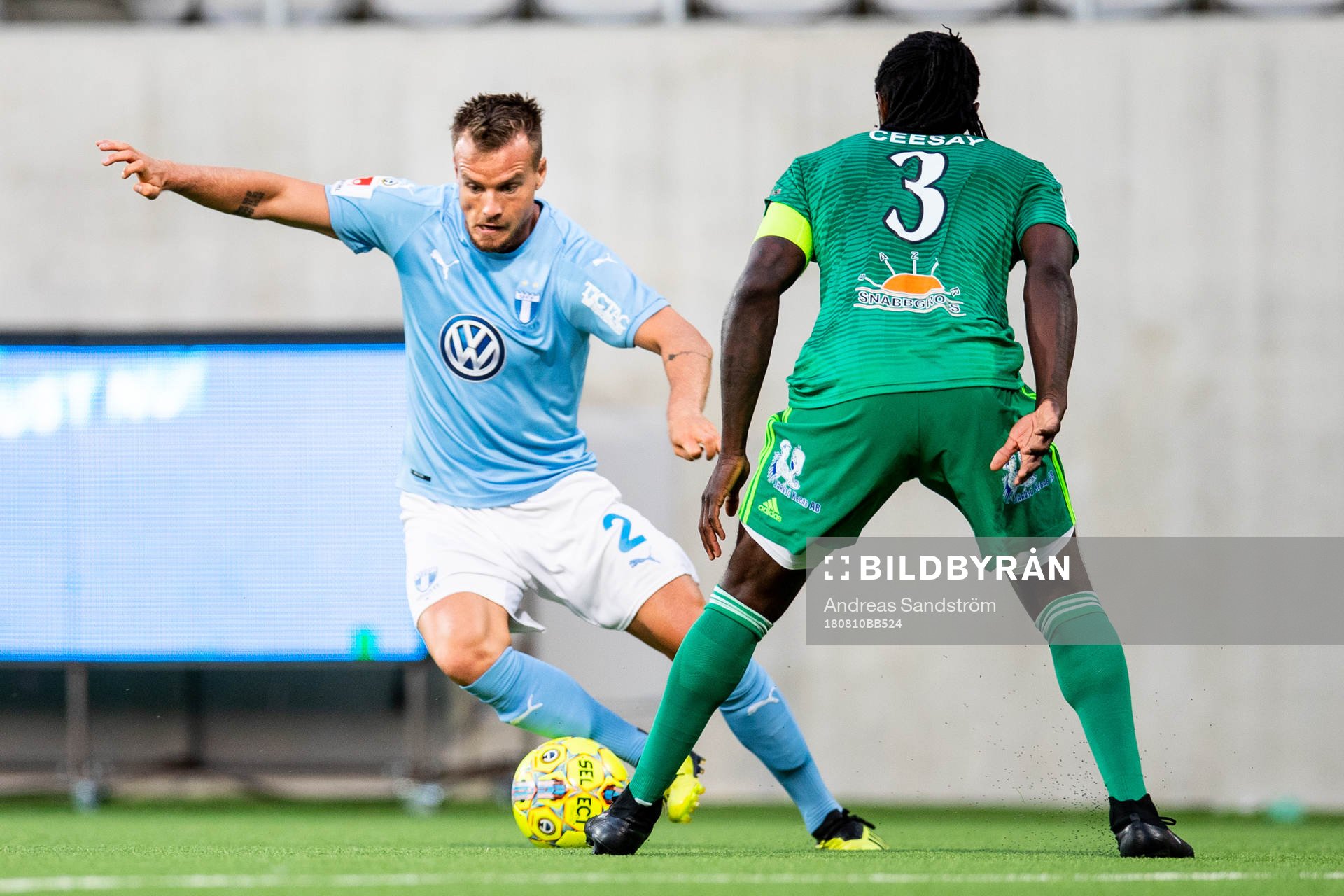 Malmö FFs Eric Larsson och Dalkurds Kebba Ceesay